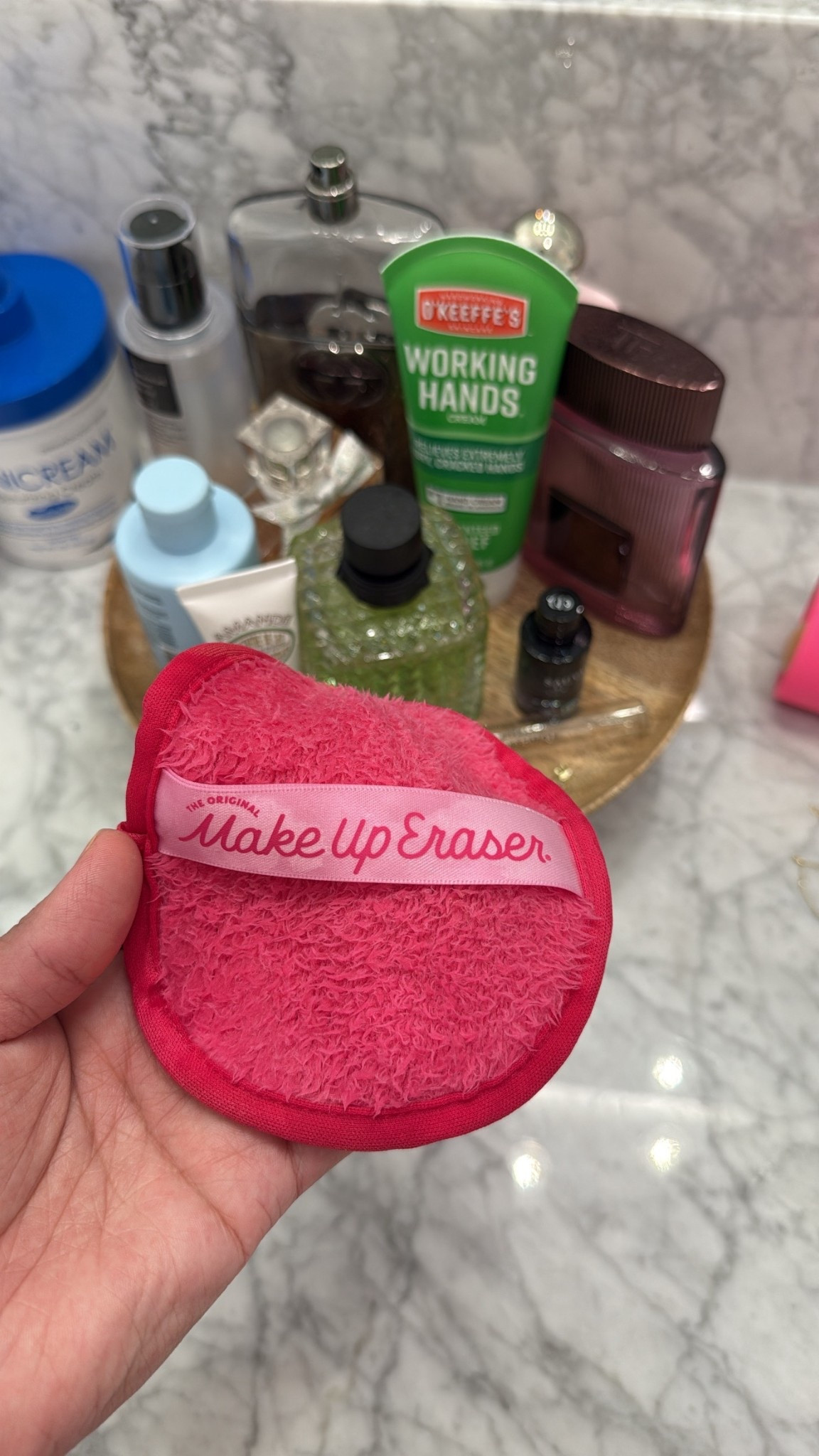 Late to the game or was I living under a rock?! 😅
I finally tried the MakeUp Eraser and I’m OBSESSED.
Takes off all my makeup with just water, no harsh remover, and my skin feels so clean after.
If you’re still using wipes… trust me, this is the upgrade you didn’t know you needed.

#LTKmomlife #LTKselfcare #LTKgrwm