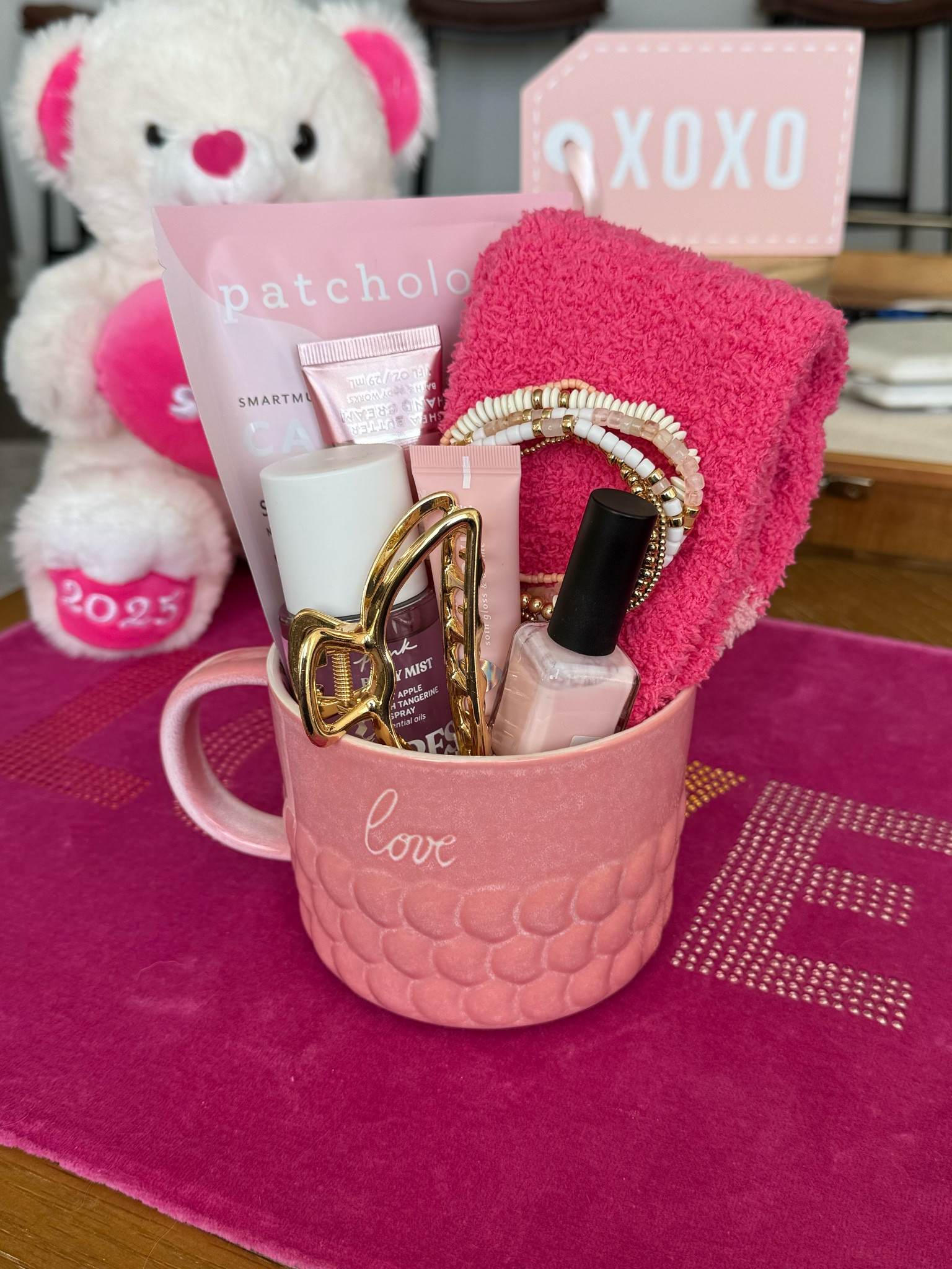 Love mugs for bestie this Valentines Day! 💕💋

How cute is this Valentines Day gift for her!? Almost all of these Valentines Day gifts can be found at Target, Walmart, the Dollar Tree or TJ Maxx! ☺️ It’s super easy to re-create and any girl will love it!

Valentines Day gift / Valentines Day gift guide / Gift ideas for Girls / Gift Basket

#LTKSeasonal #LTKFindsUnder50 #LTKGiftGuide