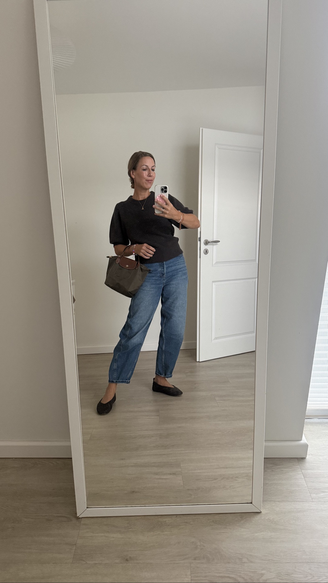 Barrel Leg Jeans (ich trage 28/32) & Cashmere Pullover zu Ballerinas

#LTKsummer #LTKjeans #LTKautumn