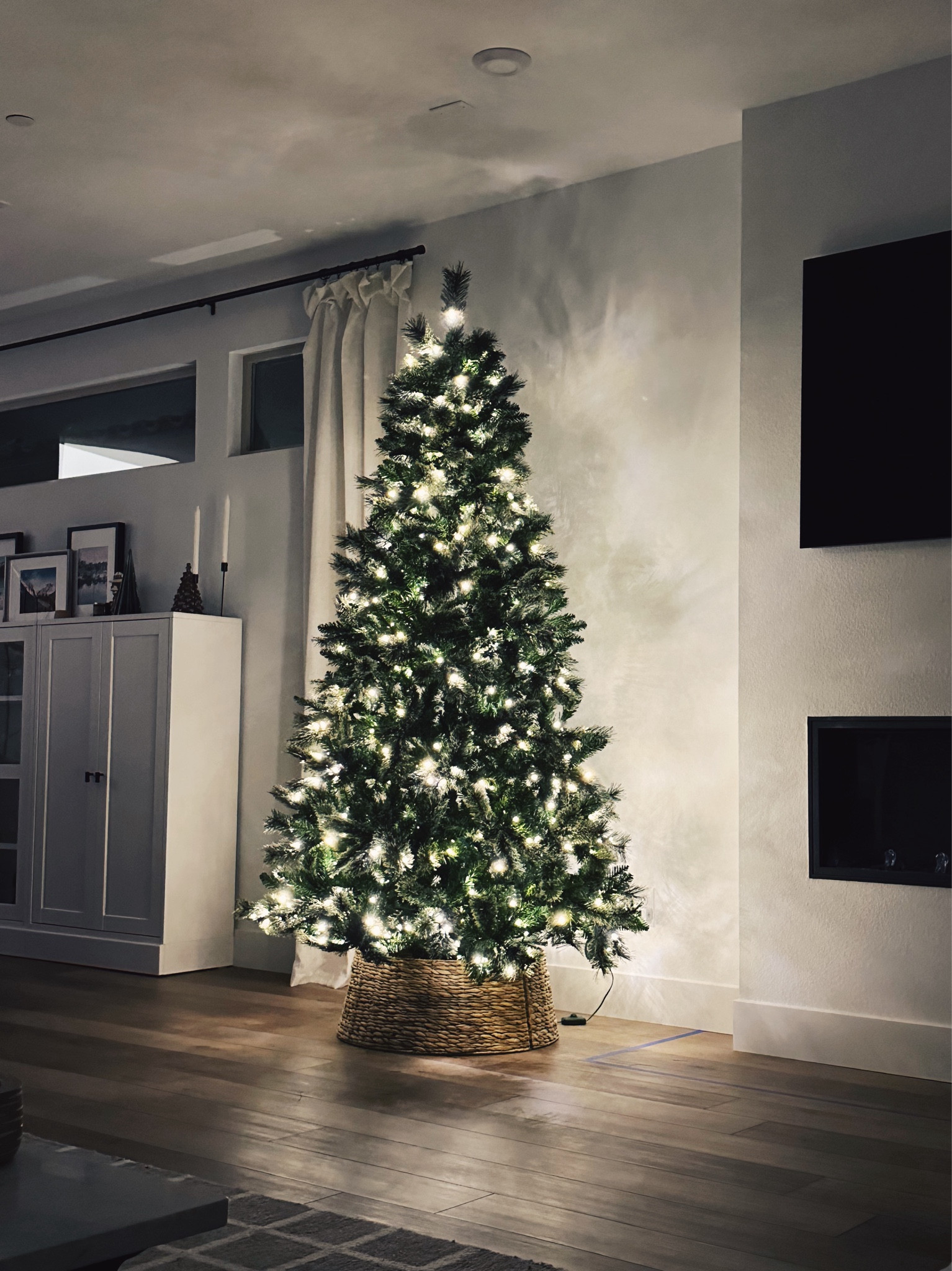 It’s starting 🎄We had to skip decorating last year because of the move, so this year we’ll decorate twice as much 🎅🏻🤶🏻

#LTKHome #LTKSeasonal #LTKHoliday