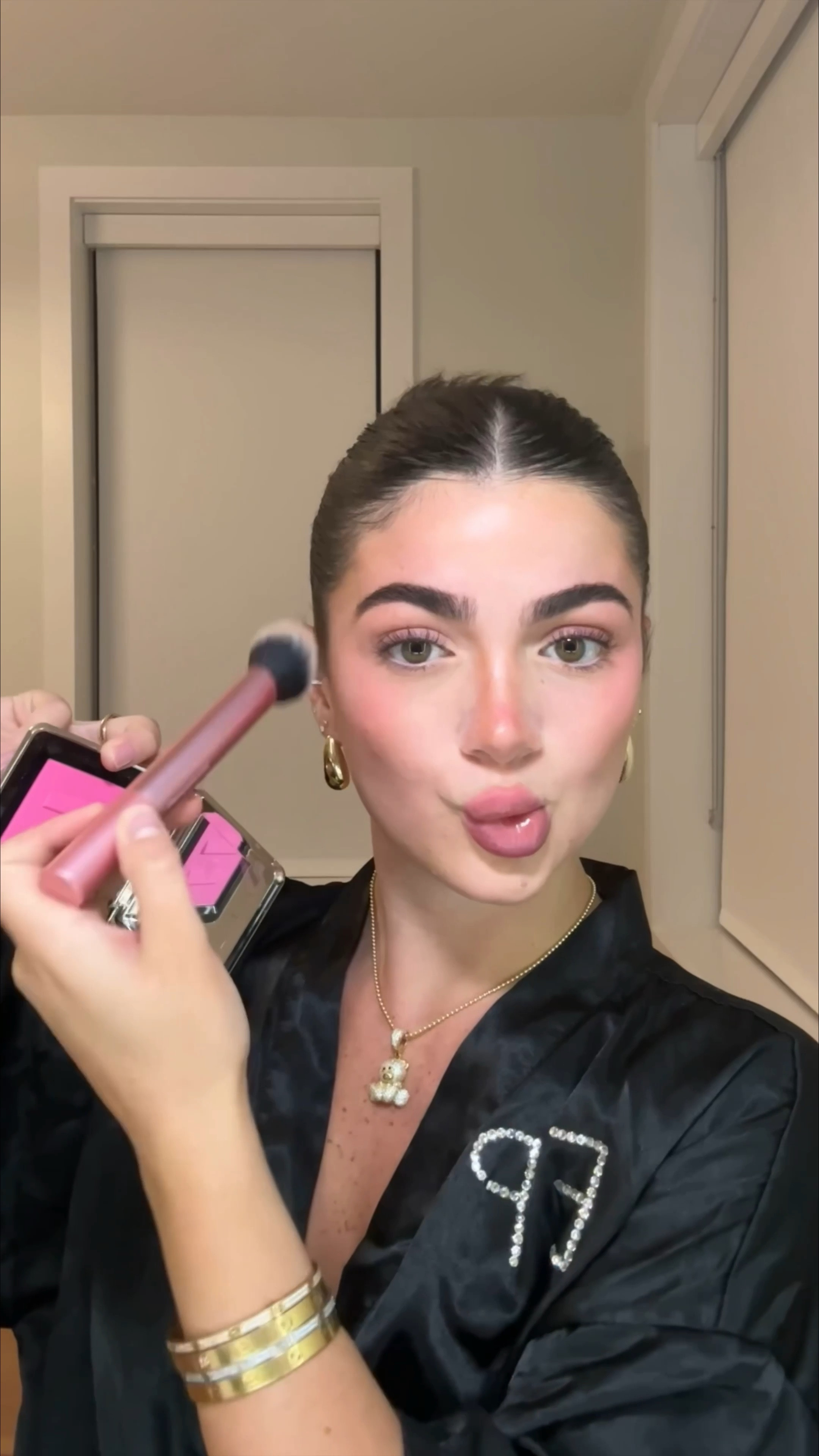 GRWM 💋🖤✨ #makeup #beautyiful

#LTKStyleTip #LTKBeauty #LTKVideo