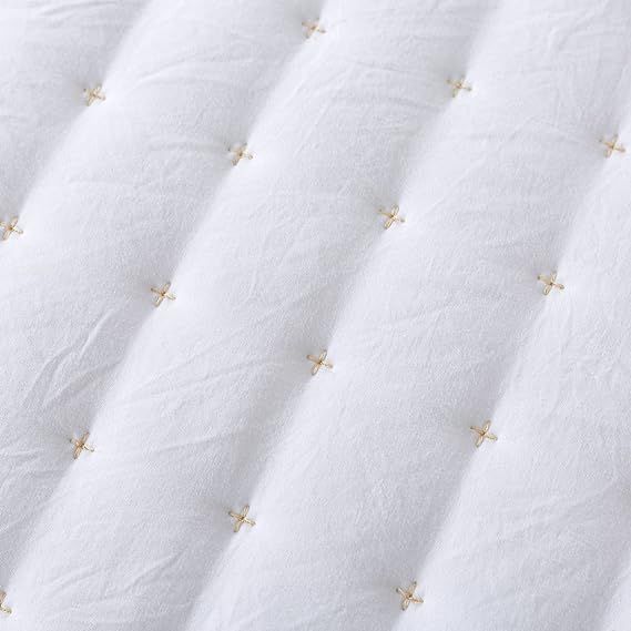 White Twin Size Quilt Bedding Sets with Pillow Sham, Lightweight Soft Bedspread Coverlet, Quilted... | Amazon (US)