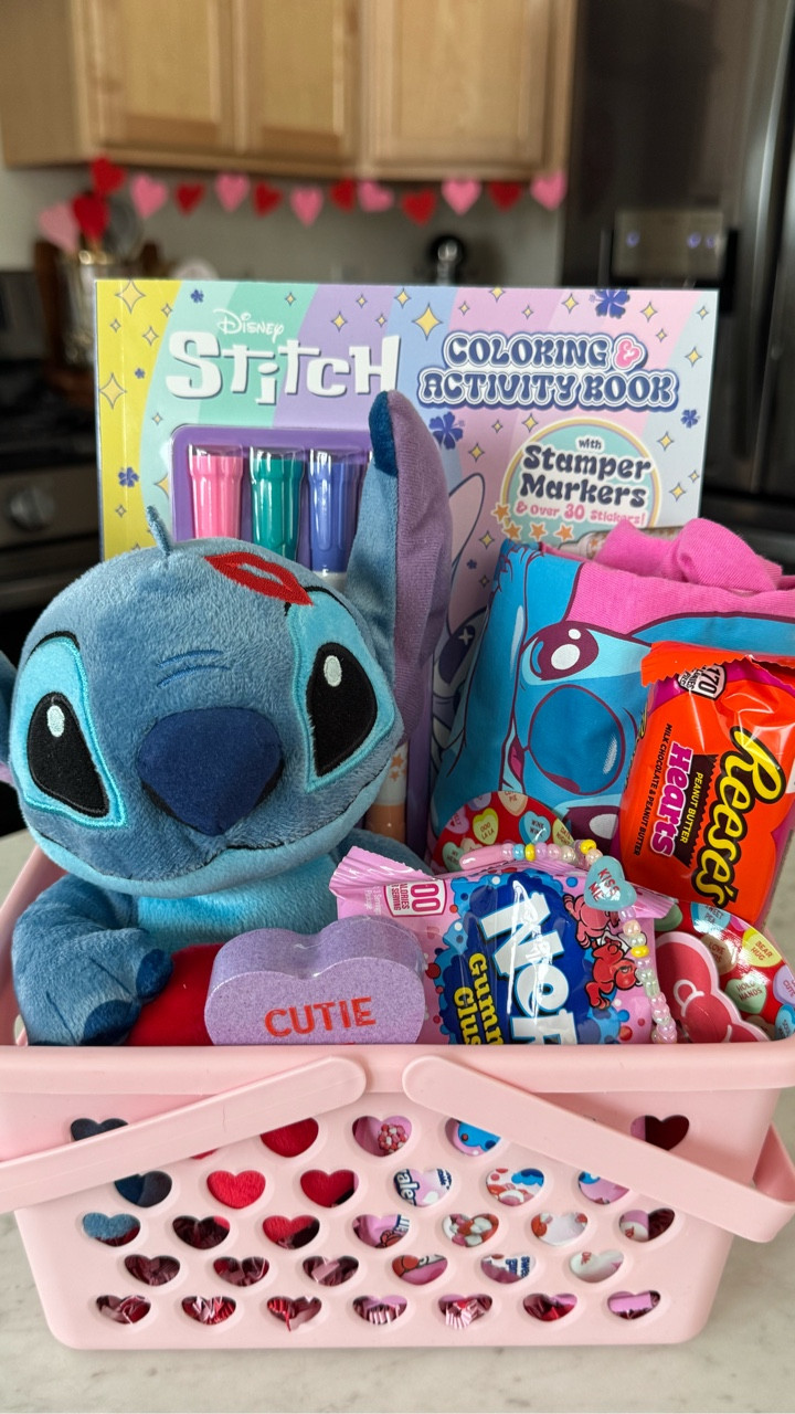 Little girl’s love baskets 💖 #valentinesdaygift #valentinesdaygiftideas #valentinesgift #valentinesbasket #valentinesgiftideas