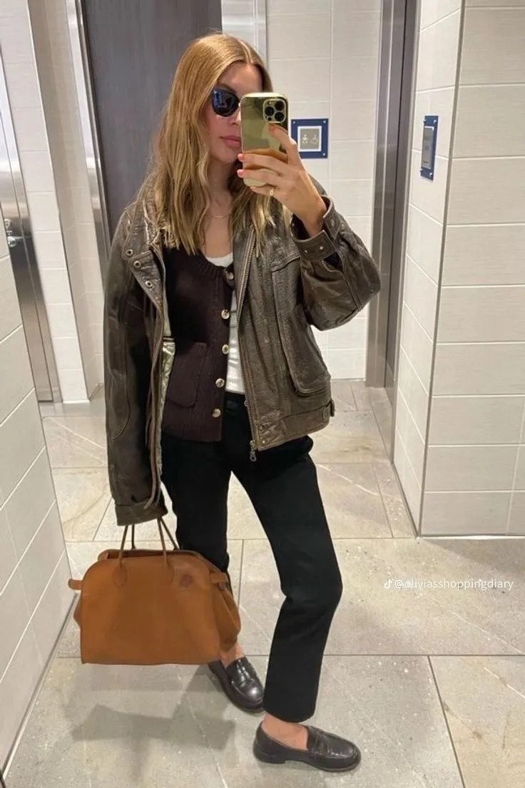 HOW TO DRESS FOR THE AIRPORT
