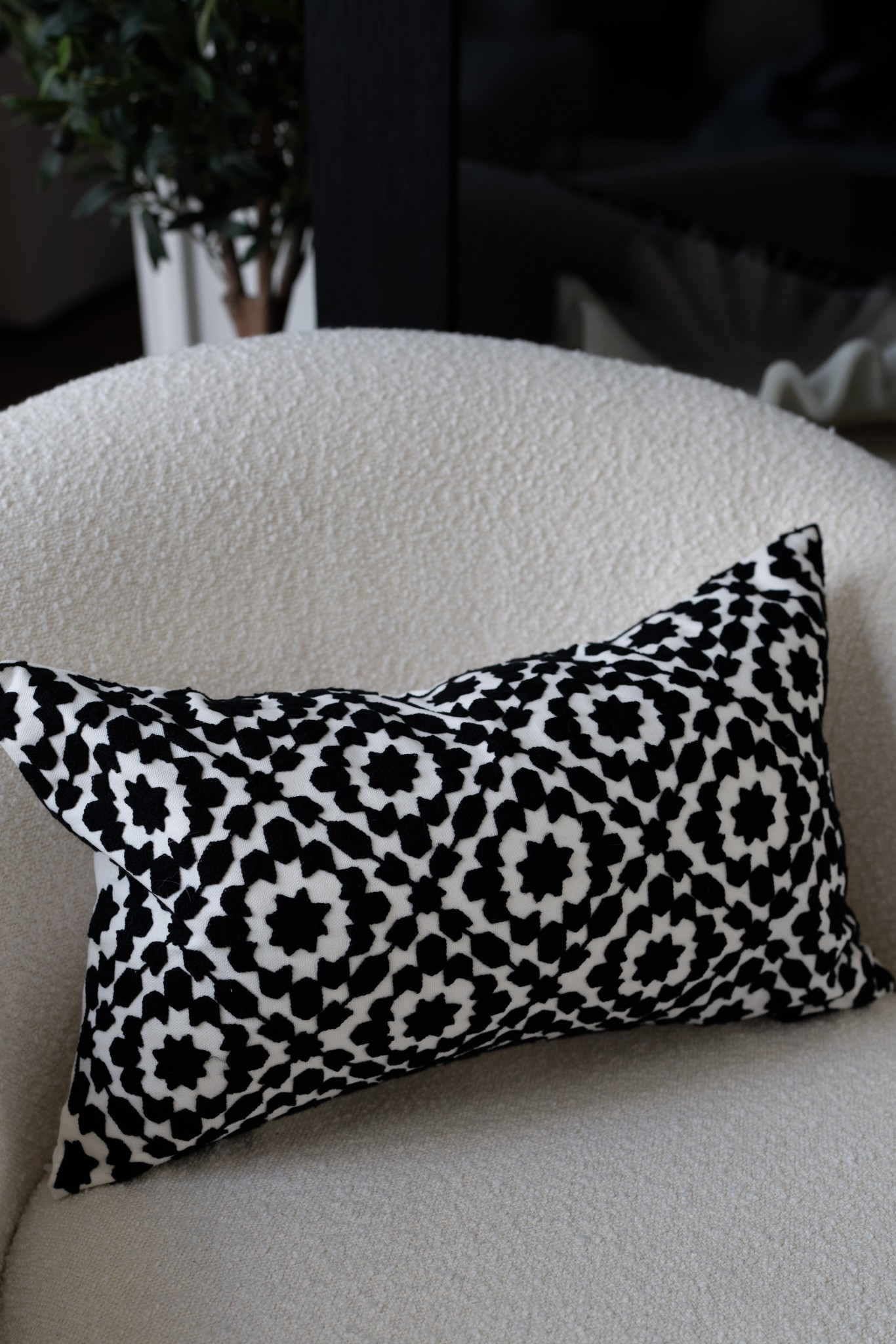 This pillow cover is gorgeous!! Can you believe that it’s from Amazon?

#LTKStyleTip #LTKHome #LTKSeasonal