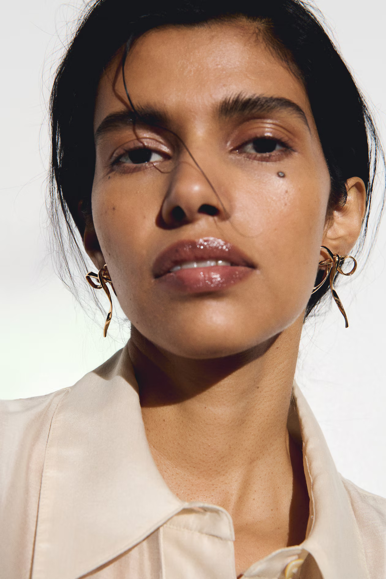 Bow-shaped earrings | H&M (UK, MY, IN, SG, PH, TW, HK)