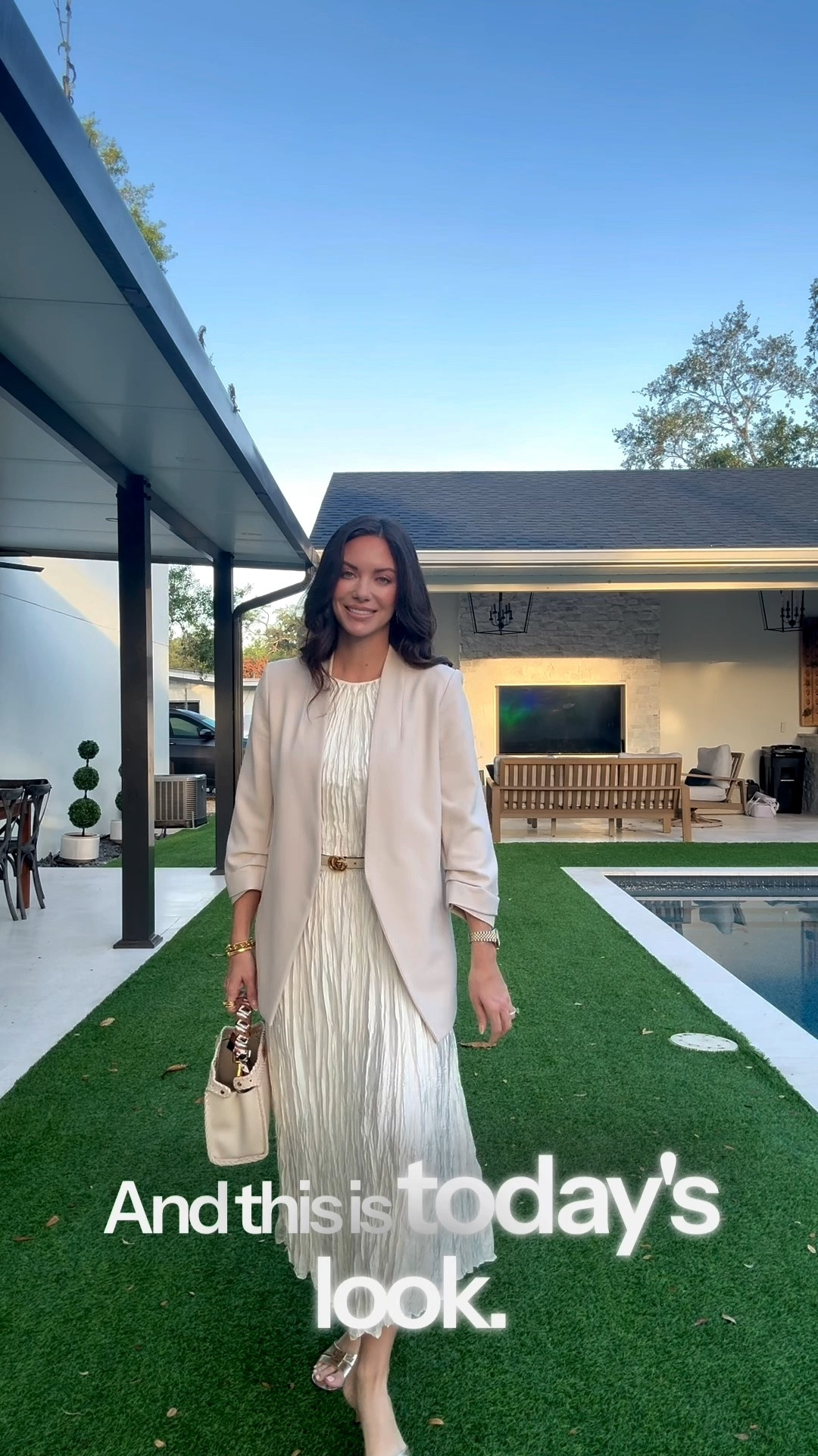 Today’s look is your reminder to stop saving those “special occasion” dresses for just special occasions. Style them for everyday life—throw on a simple blazer and instantly make them weekday-ready. You’ll get so much more wear out of pieces you already love. 
Zara Dress: 4786/044
@Zara @Aritzia @Fendi @Gucci #ootd #fashioninspo #grwm #workwear