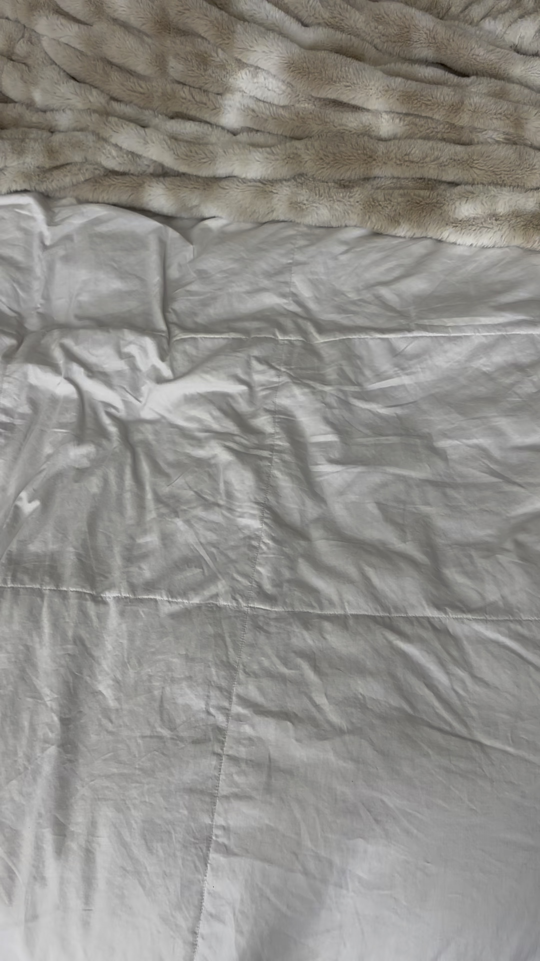 When love is in the air, I get out my favorite red @Free People shirt and charm necklace. This outfit is perfect for Valentines Day coming up. 🎀❤️💕✨ #mominfluencer #relatablemom #sahmlife #momlife #mom #MomsofTikTok #sahm #ootd #momootd #whenyouwearfp #thisisfreepeople #myfpfit 