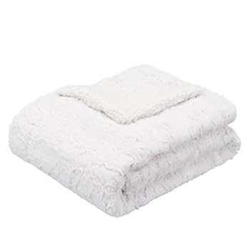 Amazon.com: Amazon Basics Fuzzy Faux Fur Sherpa Throw Blanket, 50"x60" - Ivory : Home & Kitchen | Amazon (US)