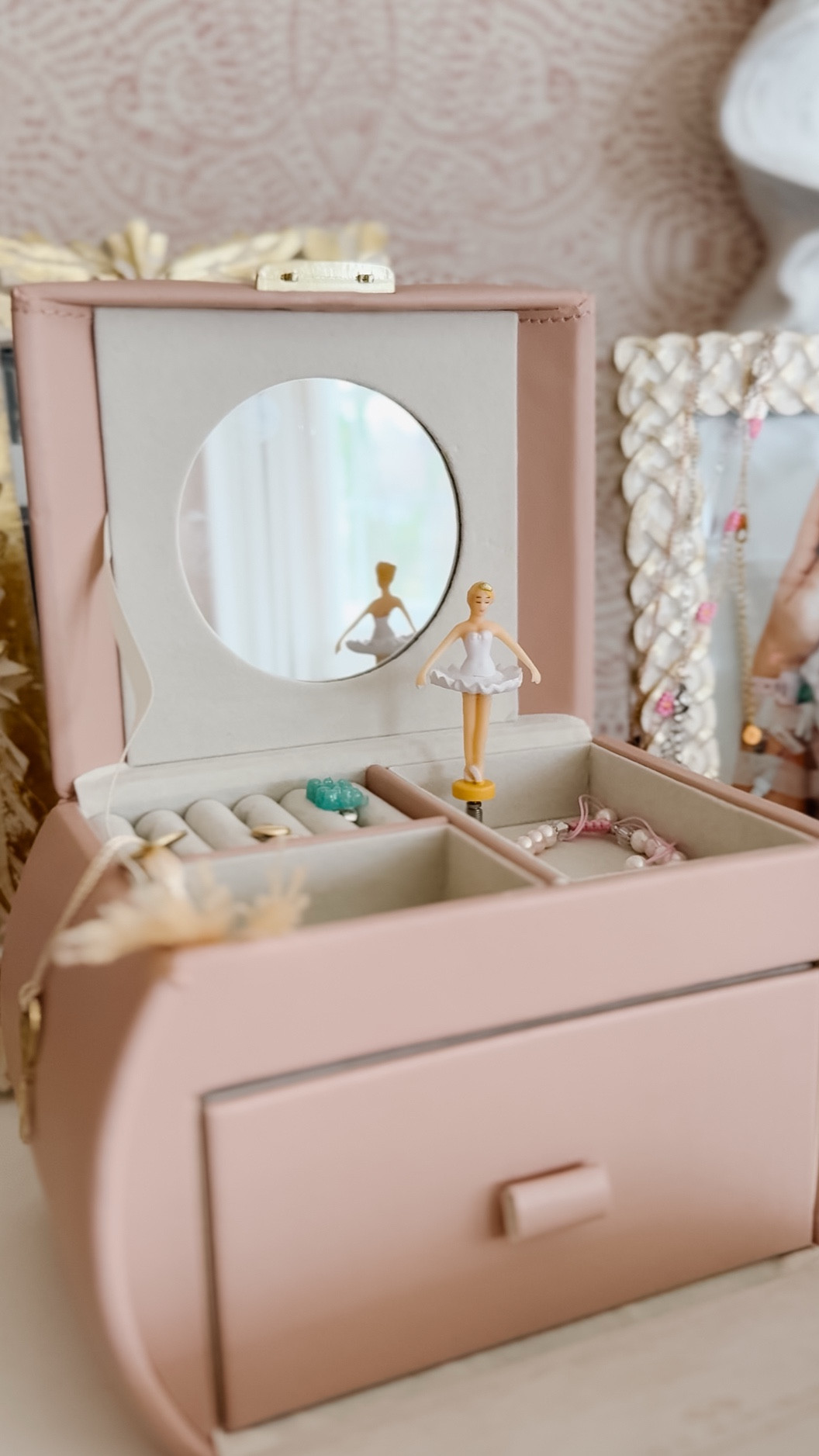 More gift ideas from @amazon ❤️❤️❤️ #founditonamazon #ad #winterfavorites2025#LTKCyberWeek

#LTKGiftGuide #LTKFindsUnder100 #LTKHoliday