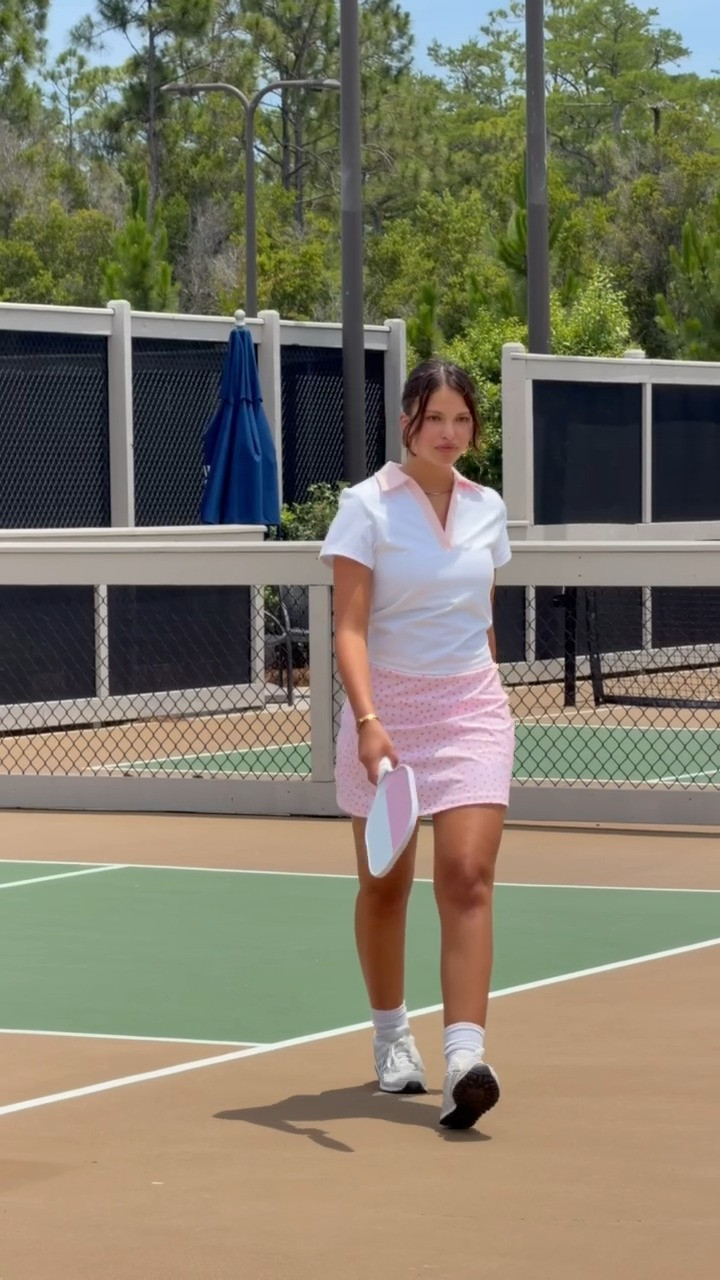 The sweetest pink pickleball outfit! The printed skort makes it so fun while still feeling classic 🎀
 

 