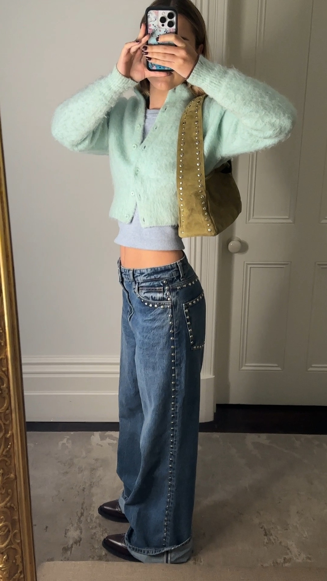 Obsessed with anything studded right now 
🌟 Bag is the Queenie bag from sooki Lala! <3