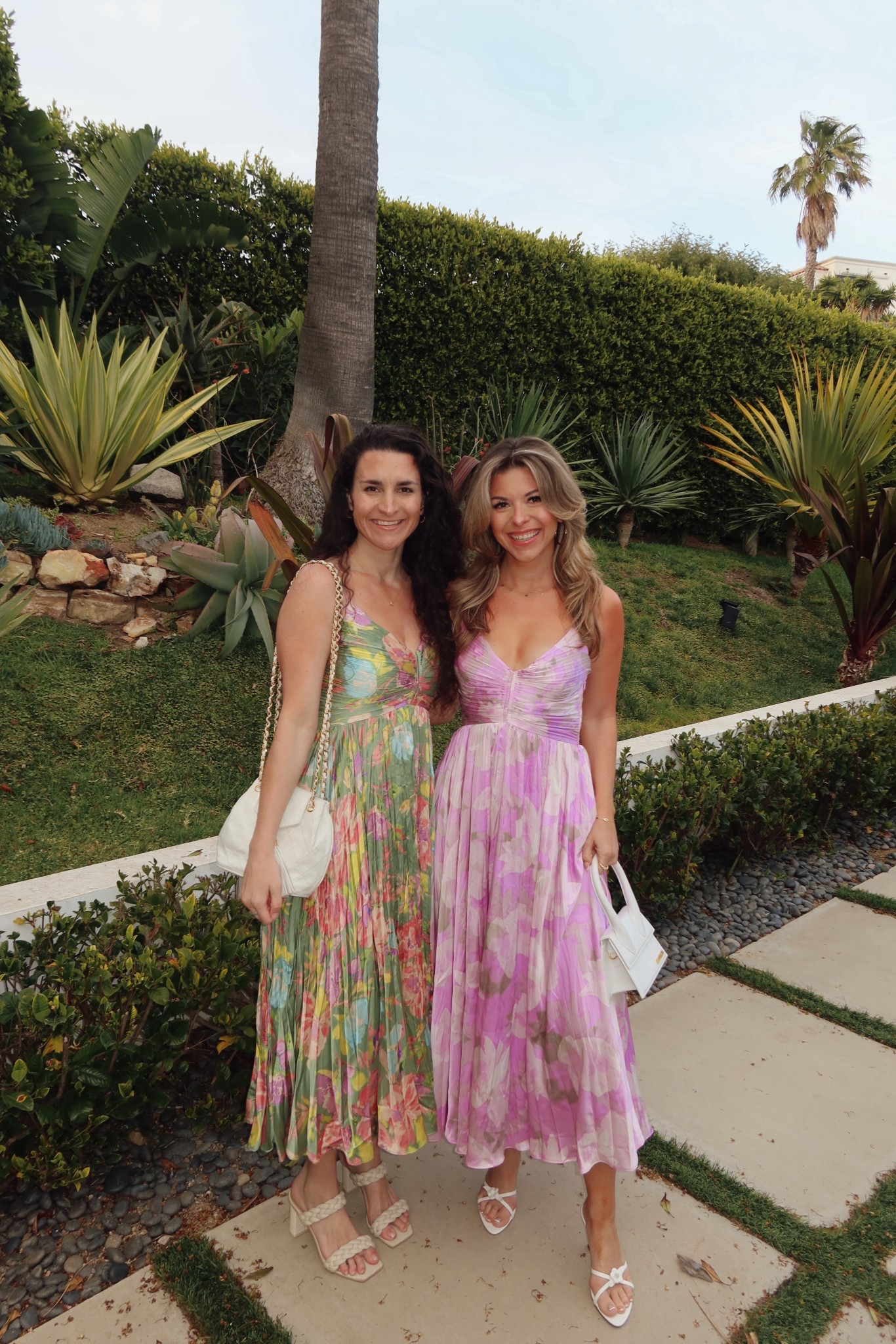 Spring floral pleated resortwear dresses in multiple colorways

Wearing my usual small/2

Resortwear
Satin
Floral
Spring event
Summer event
Destinstion
Wedding guest
Special occasion

#LTKSeasonal #LTKootd #LTKTravel