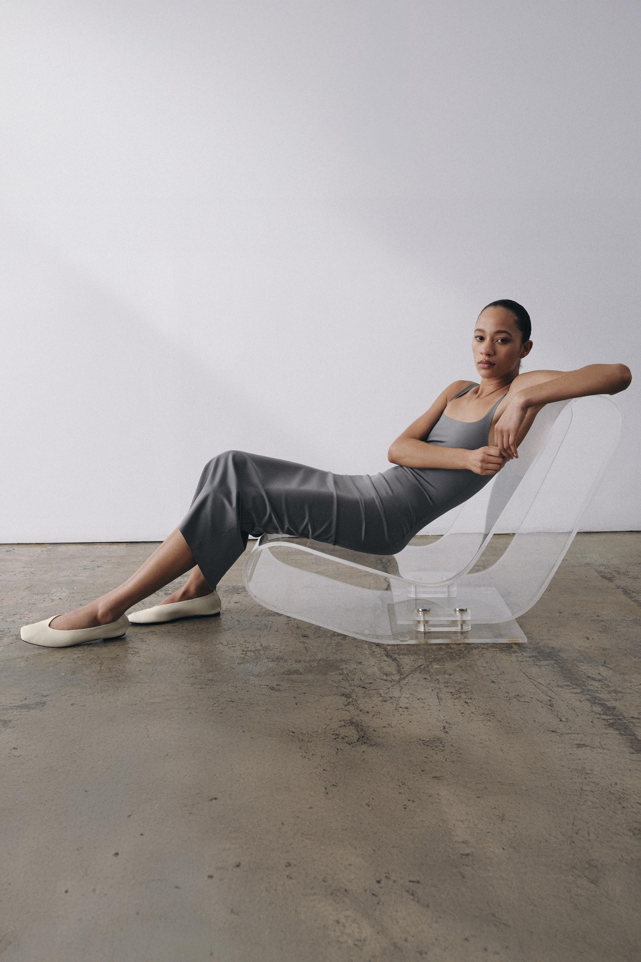 Leather ballet flats. Featuring elasticated ruched detailing at the back. Back pull tab. V-neckli... | Zara US