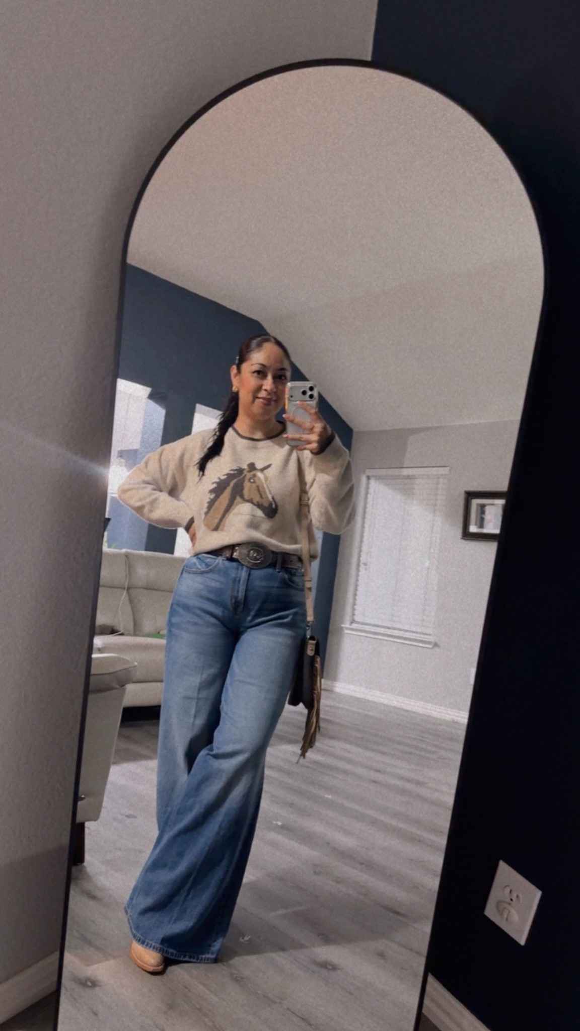 Cowgirl vibes but make it comfy 🤎🐎
Un sweater con personalidad + jeans que estilizan ✨

#LTKootd #LTKValentine #LTKgrwm