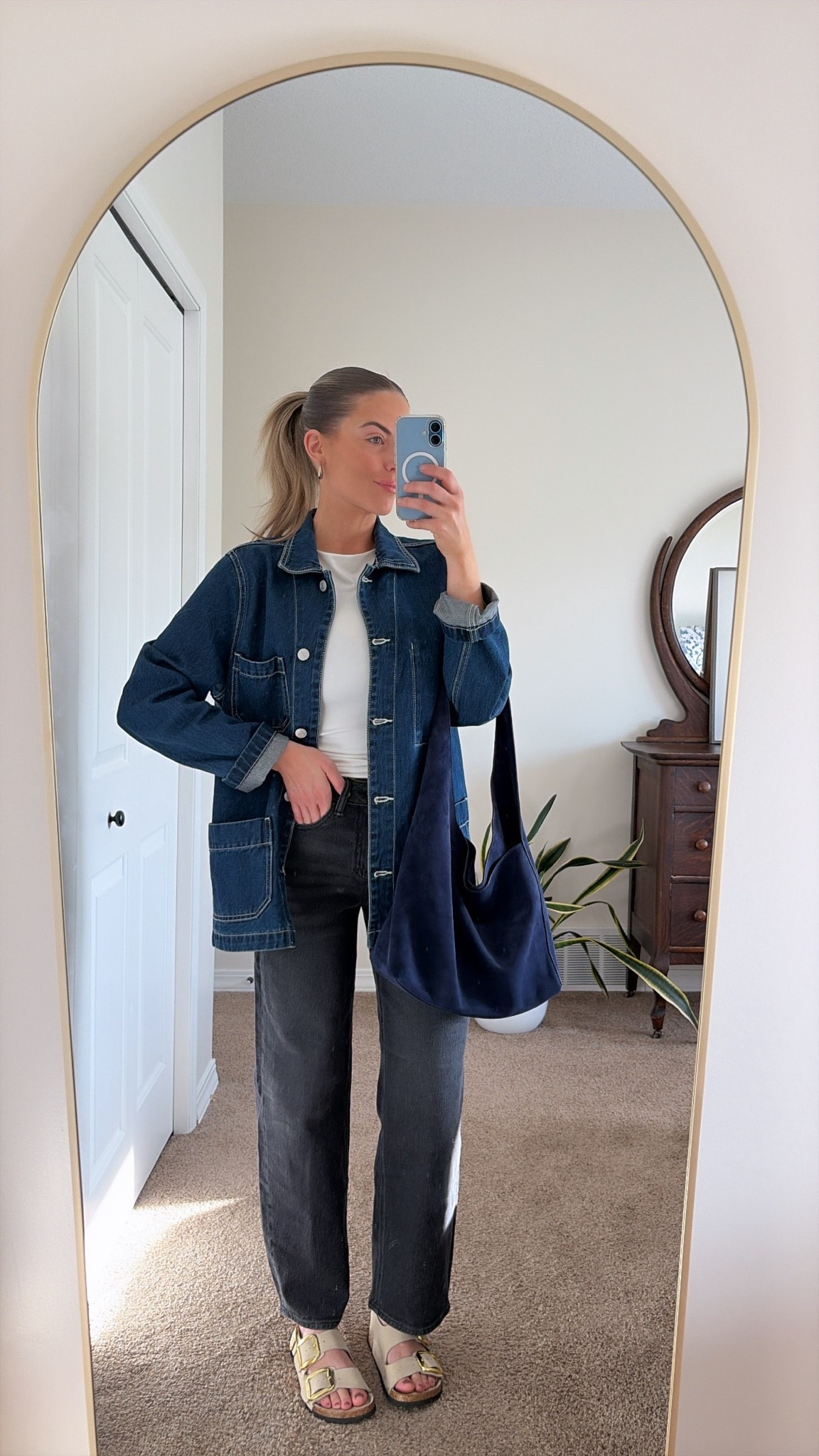 My bestie influenced me on @onequince denim and they did not disappoint! The Bella stretch barrel jeans are SO comfortable. High waist, flattering fit, and the perfect stretch. Wearing my true size. 
#quincepartner @onequince