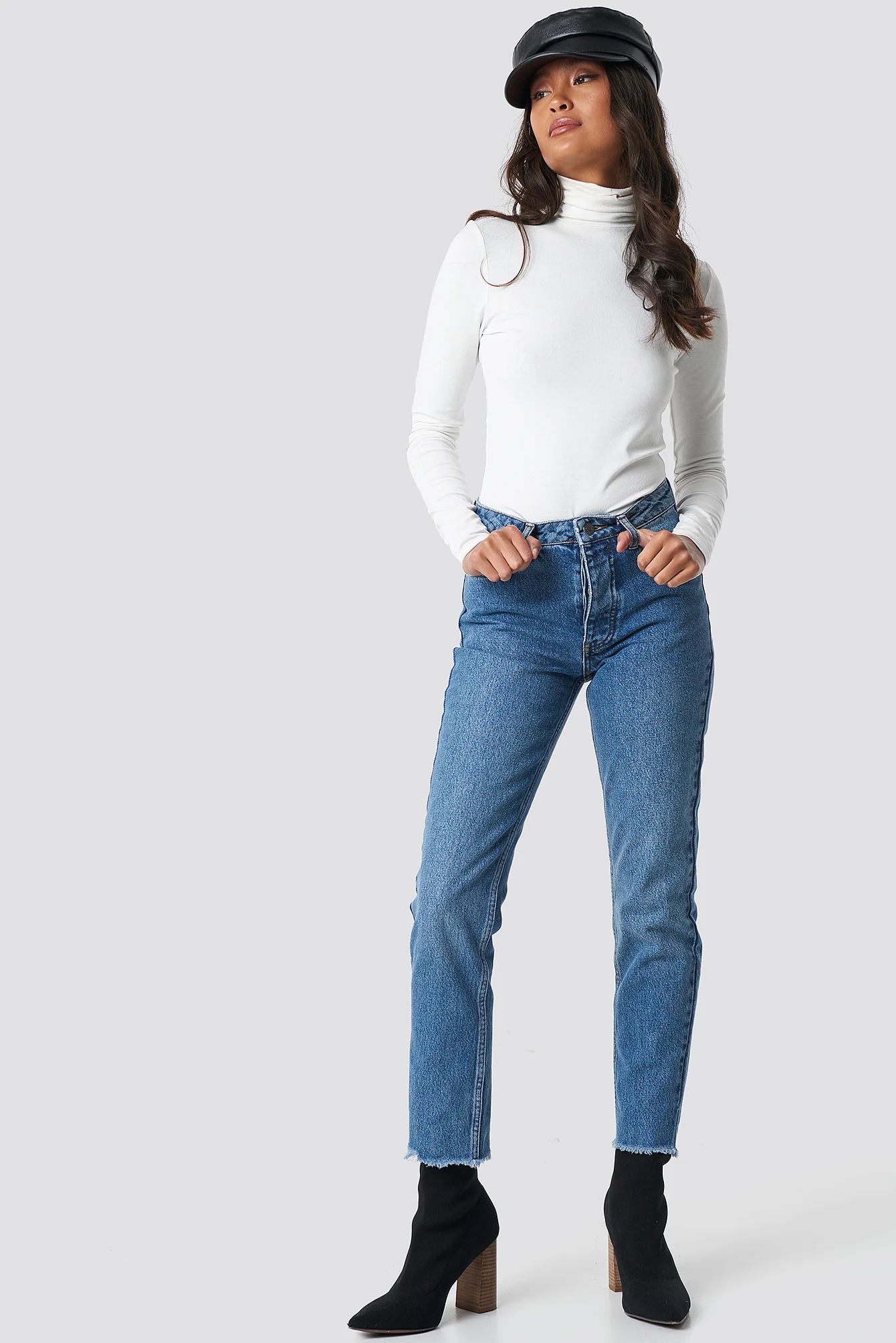 Louisa Raw Hem Jeans Mid Blue | NA-KD Global
