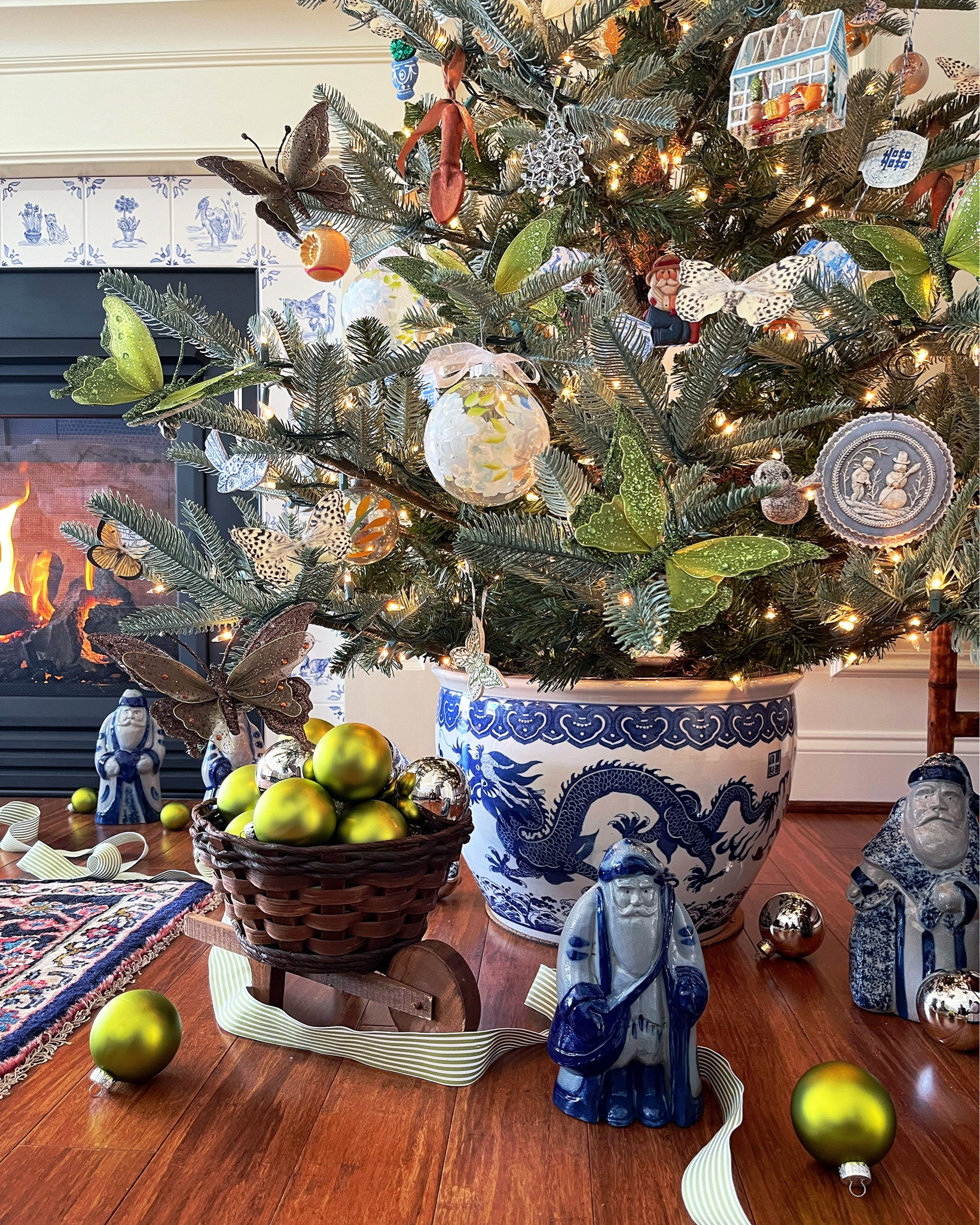 Apparently there was a glitch with the 6’ unlit  King of Christmas Noble Fir tree link yesterday from but the other ones worked. I tried to update it but was having some issues so I tried to relink but it keeps glitching. Choose one of the other tree sizes then you can select the 6’ unlit version which is on sale for $199. Also linking some blue and white fishbowl pots and a few of these Eldreth Santas. Scoop these up now while you can!!

#LTKSeasonal #LTKStyleTip #LTKHome