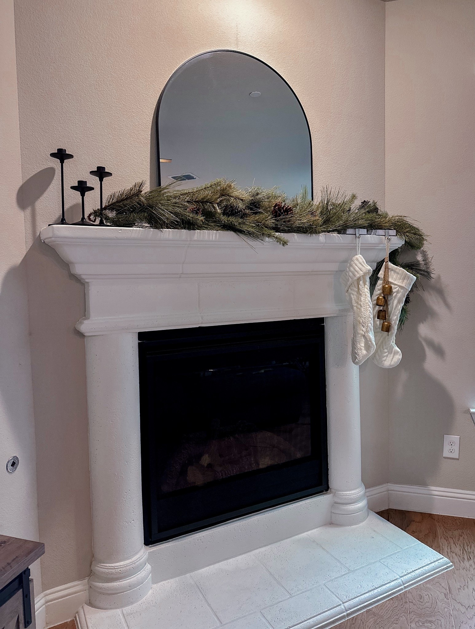 mantle decor ✨🤍

#LTKHoliday #LTKHome #LTKCyberWeek