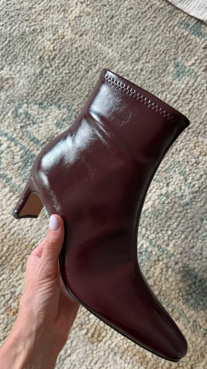 These burgundy booties are on sale for just $24 at Target! Such a chic fall shoe + the color is so good 👏🏼

Loverly Grey, Target style, Target finds, burgundy boots, ankle boots, fall shoes, fall outfit, affordable shoes, women’s boots