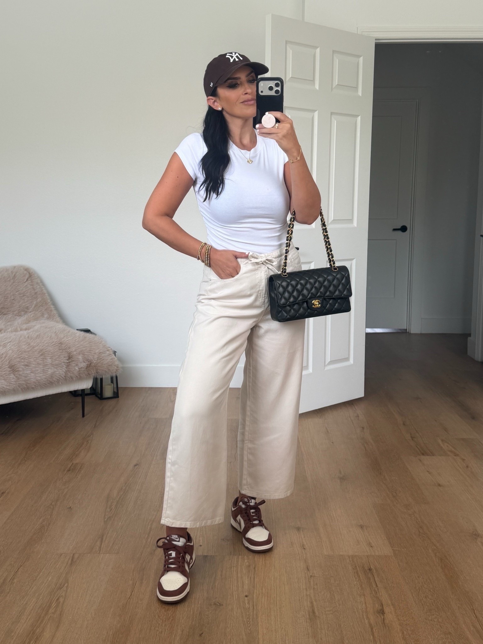 Splendid lounge wide leg crop jeans in moonstone white wearing size small. Comes in 6 colors. 

Splendid Josie white tee wearing size small