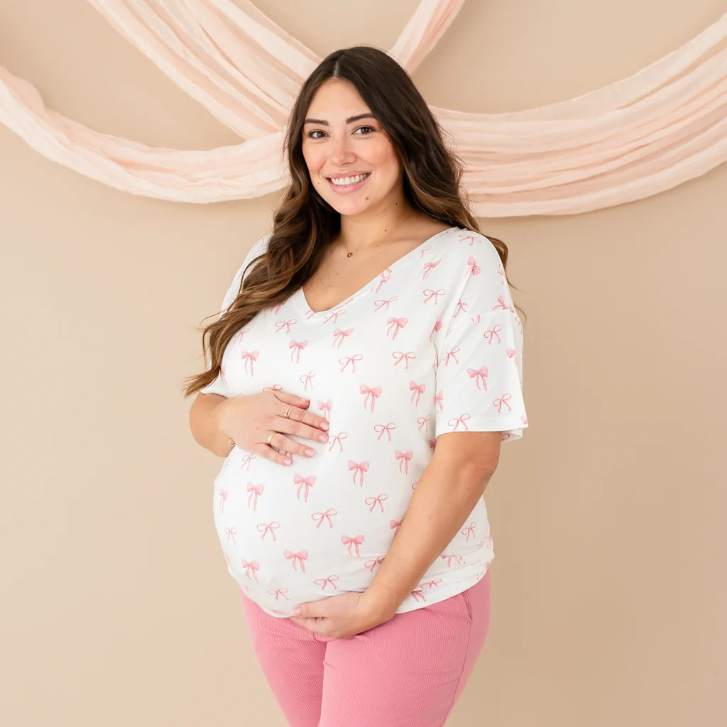 Women’s Relaxed Fit V-Neck in Bow | Kyte Baby
