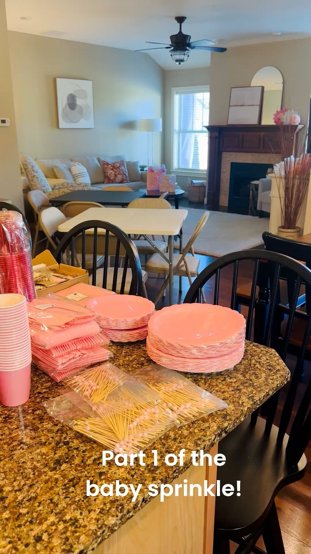 I got most of the decorations from Amazon for the baby sprinkle! This is the set up! 

Here are some of the things! 