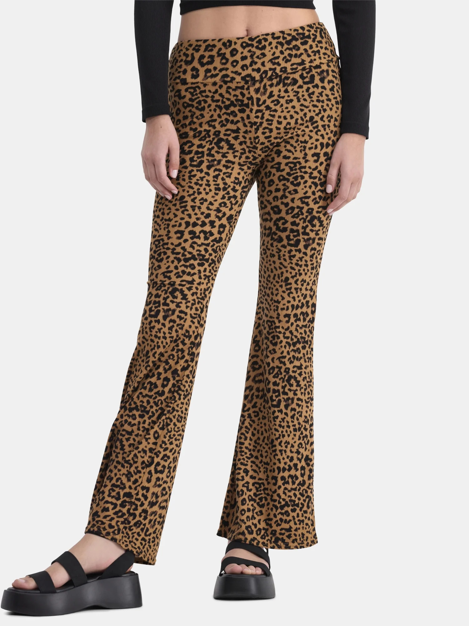 No Boundaries Ribbed Flare Pants with Lettuce-Edge Hem, 32” Inseam, Women’s | Walmart (US)