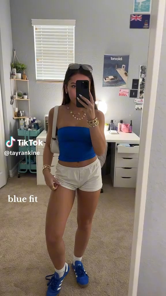 Casual blue shopping outfit! This is by far one of my COMFIEST outfits. the top is so so soft. I’m 5’1 wearing a small in the top and the bottoms are one size from brandy/ john galt. #casualoutfit

#LTKFindsUnder100 #LTKStyleTip #LTKPetite