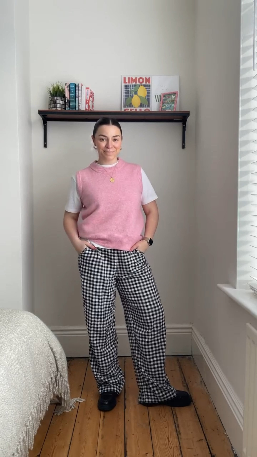 forever obsessed with gingham 

tee & trousers @uniqloeurope 
vest* @joules 
shoes @zara 

*gifted 

#outfitinspo #springoutfitinspo #ootdinspo #springoutfits #fashioninspo