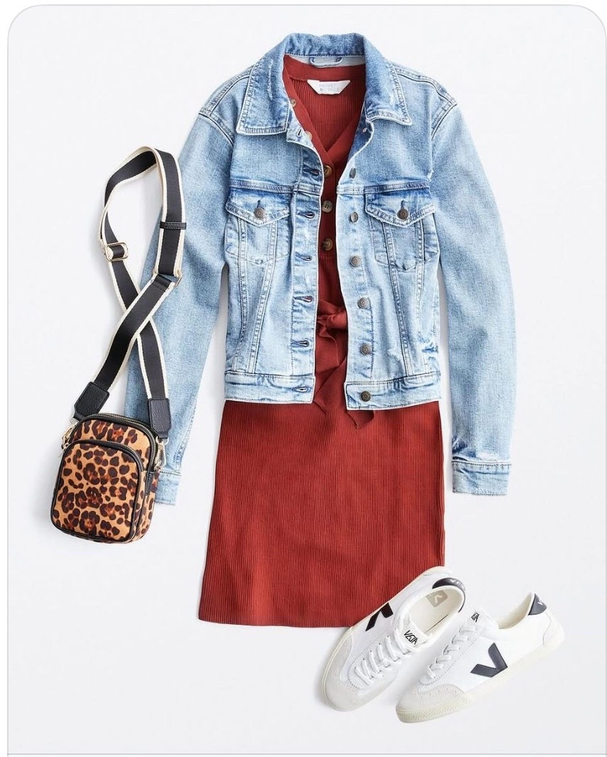 #travel #linen #veja #casual #jeanjacket #crossbodybag #animalbag #casualoutfit #errands #momstyle #classic 