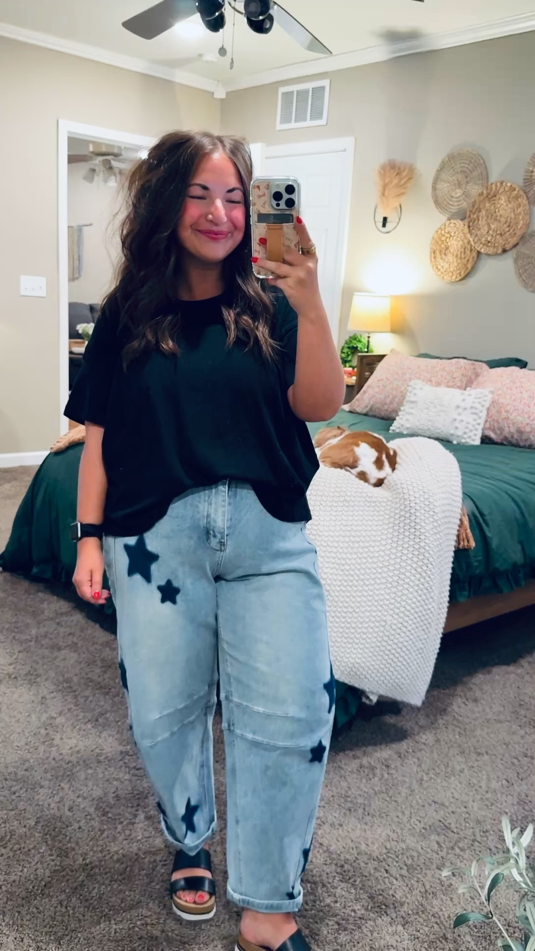 A fun twist on classic denim ⭐️ these Amazon star jeans are such a statement piece!

sandals: fit true to size // wearing a 5
jeans: fit true to size // wearing a large
tee: fits true to size // wearing an XL (kind of a boxy cropped fit) 

 

#LTKootd #LTKMidsize #LTKWorkwear