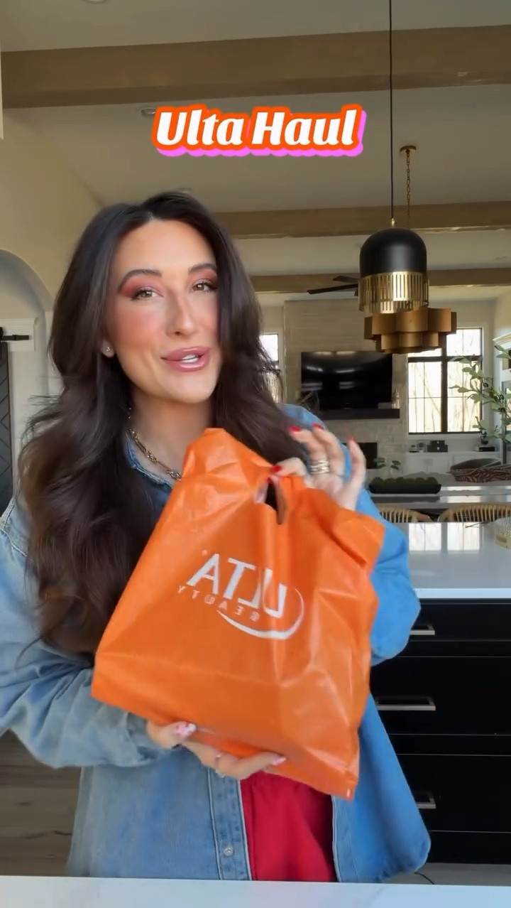 My little @ultabeauty haul 🧡 
@dibsbeauty @charlottetilbury @elfcosmetics @toofaced 
#ultahaul #makeuphaul #ultabeauty #ultafinds #beautyessentials