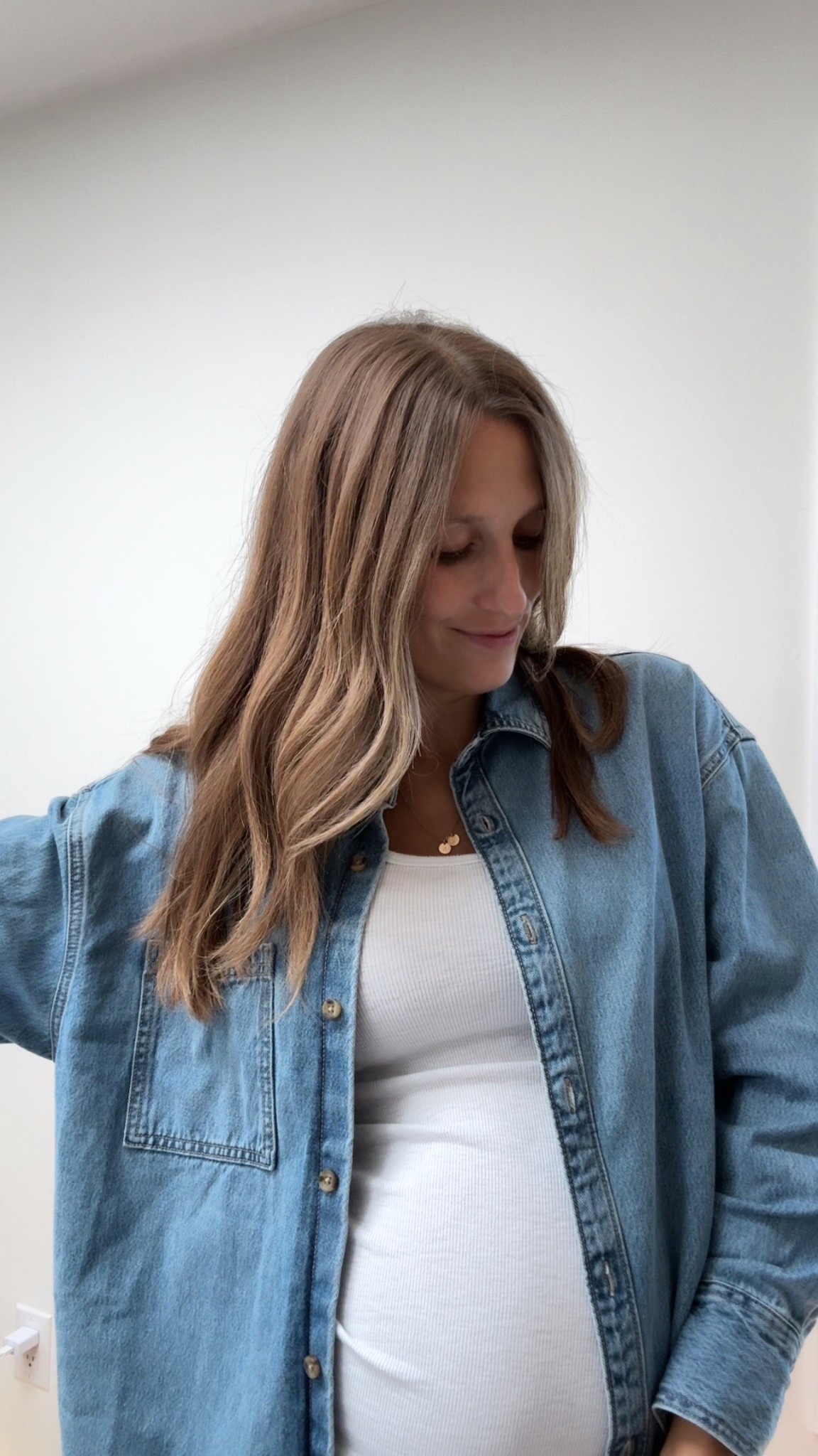 Women’s denim top 🩵✨

Mom outfit// bump friendly// fall clothes

#LTKBump #LTKStyleTip #LTKSaleAlert