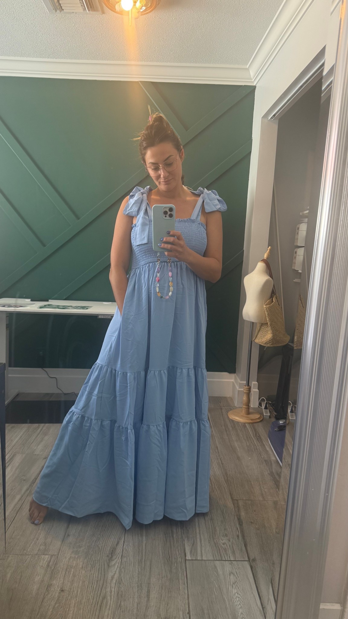 There’s pockets.
Wearing size medium
Currently 11 weeks pregnant
5’3.5”
#summerfinds #amazondress #summertime 