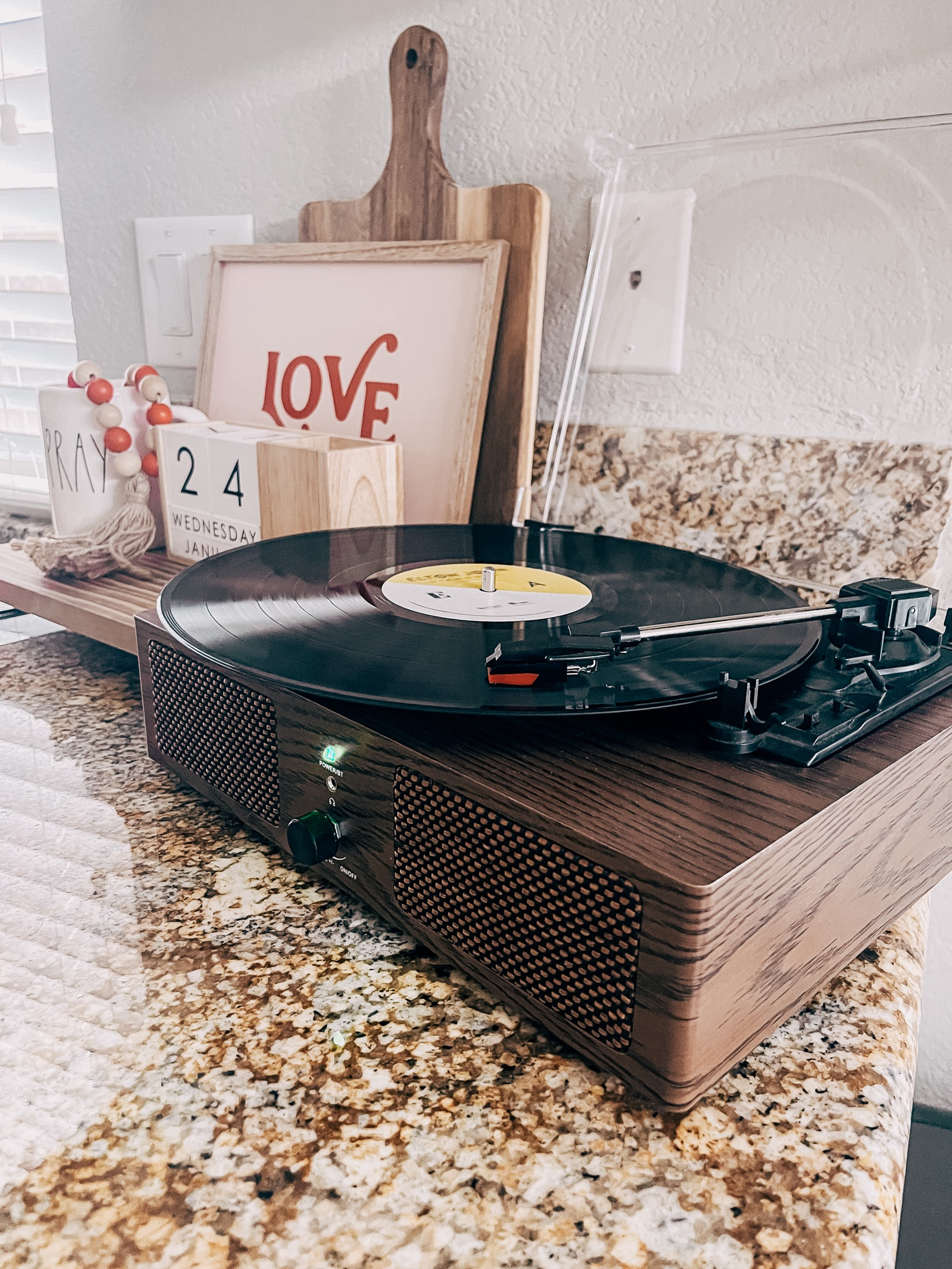 Simplest record player and cleaning kit! One of my most loved home items! 




#outfitinspo #styleinspo #outfitinspiration #styleinspiration #outfitoftheday #lookoftheday #styleblog #fashionblog #dailystyle 
#momblog #mom #mommastyle #momstyle #music #vinyl #recordplayer