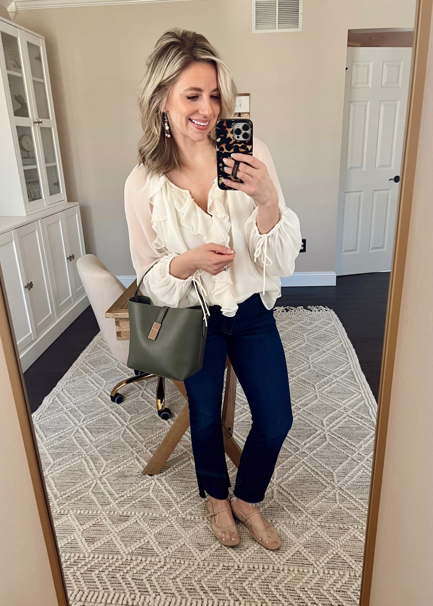 Small in this pretty blouse. 🤍


Loft, loft fashion, loft style, white blouse, mother denim, target shoes 

#LTKFindsUnder100 #LTKSeasonal