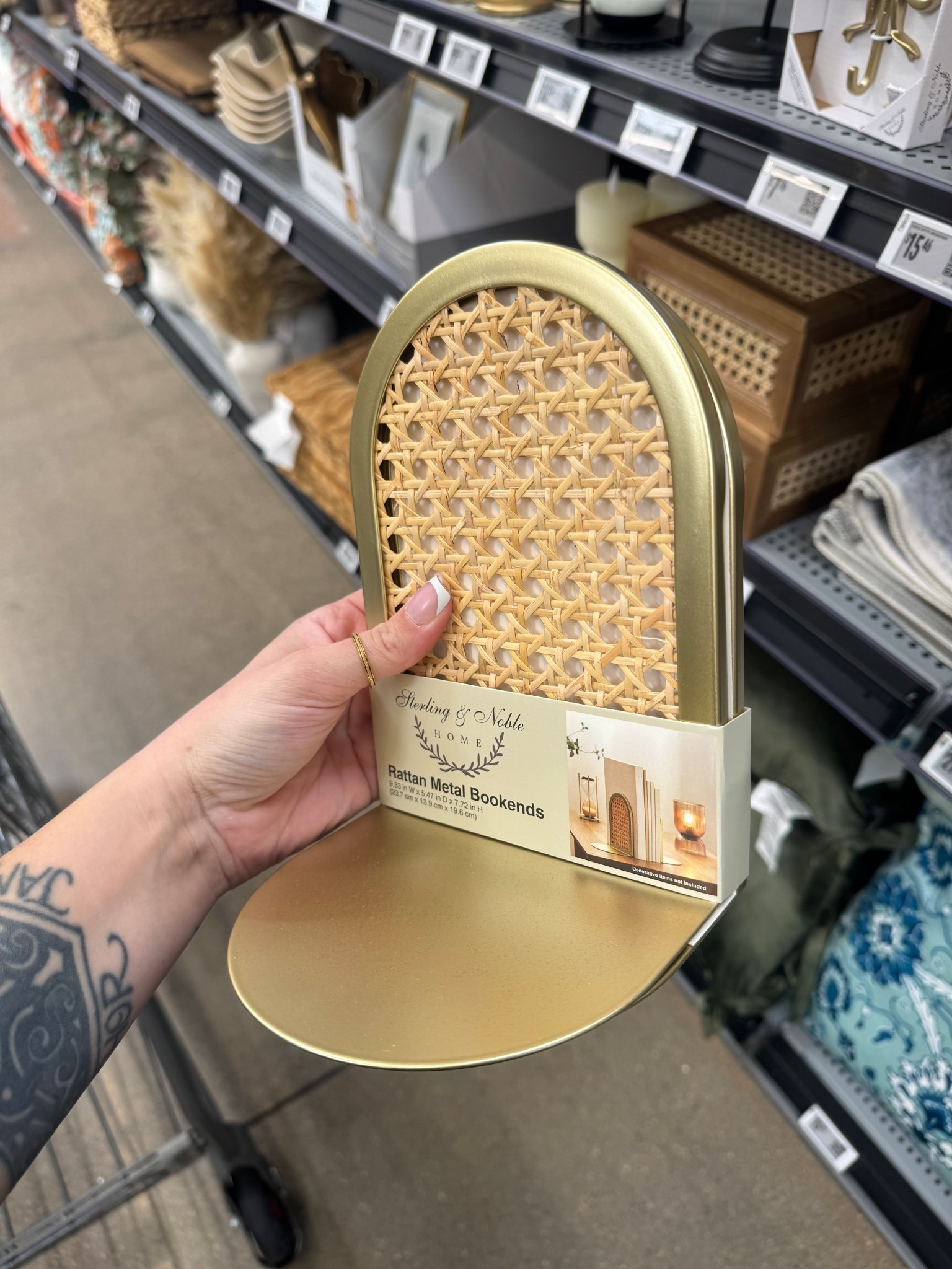 Cane + gold bookends? Obsessed. The perfect little shelf upgrade ✨