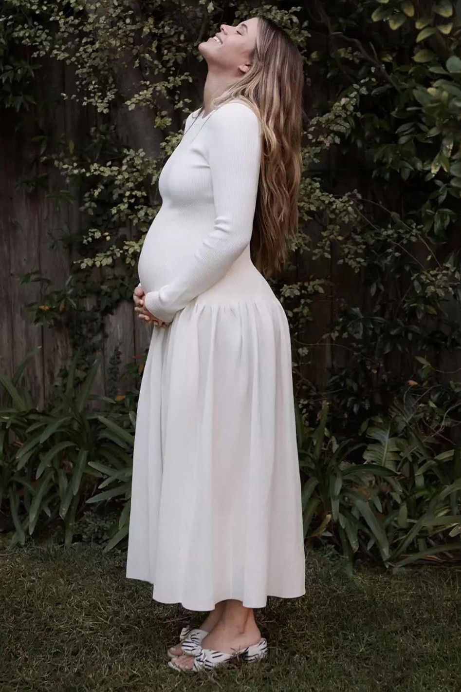 Sofia Richie
celebrity style
Maternity
Look for less
White dress
Spring dress
Bump friendly

#LTKbump #LTKstyletip