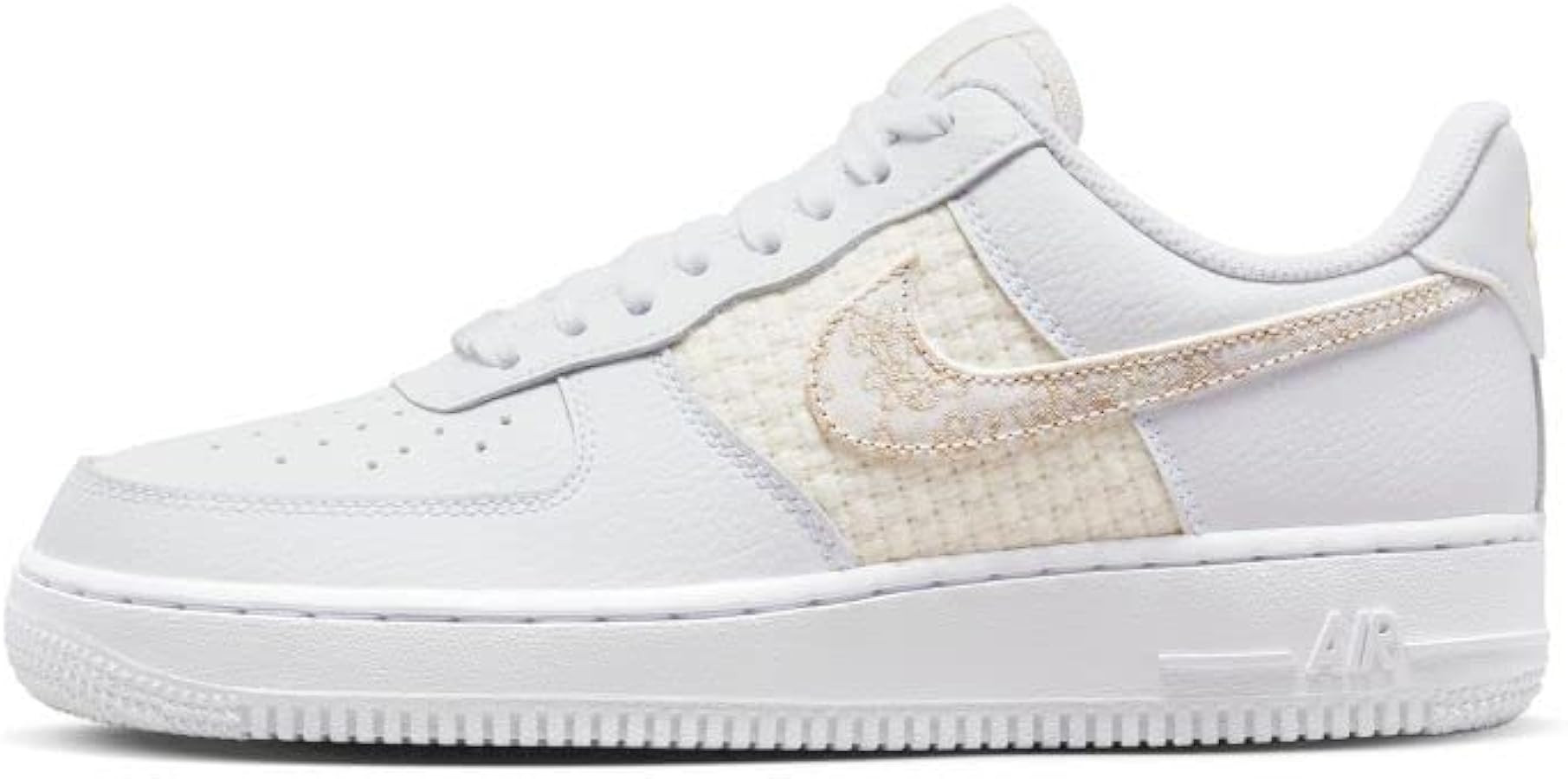 Nike womens Air Force 1 SE | Amazon (US)