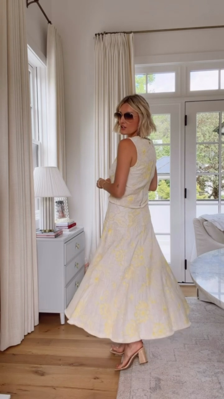 Love that this matching set comes with both a skirt & pants! This would be a great Mother’s Day option! Wearing size 2 in the top & size 0 in the skirt.

Loverly Grey, Dillards, matching set, spring fashion, spring outfit ideas 

#LTKSeasonal #LTKootd