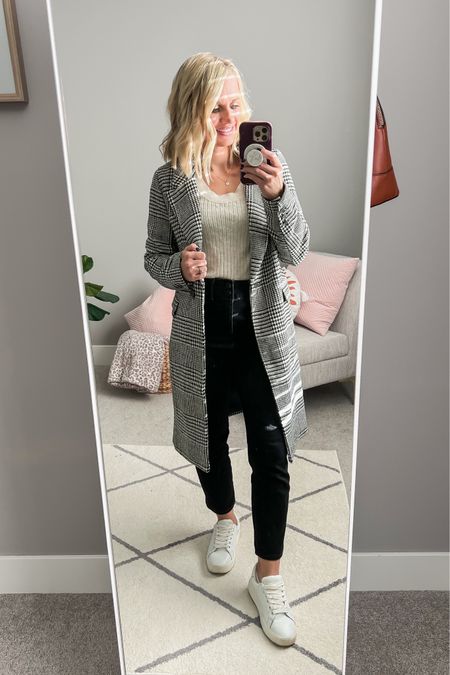 What I wore this week! I love this houndstooth coat! Sizing details➡️ Top- small || Coat- xs || jeans- old, linked similar jeans

#LTKfindsunder100 #LTKSeasonal #LTKstyletip