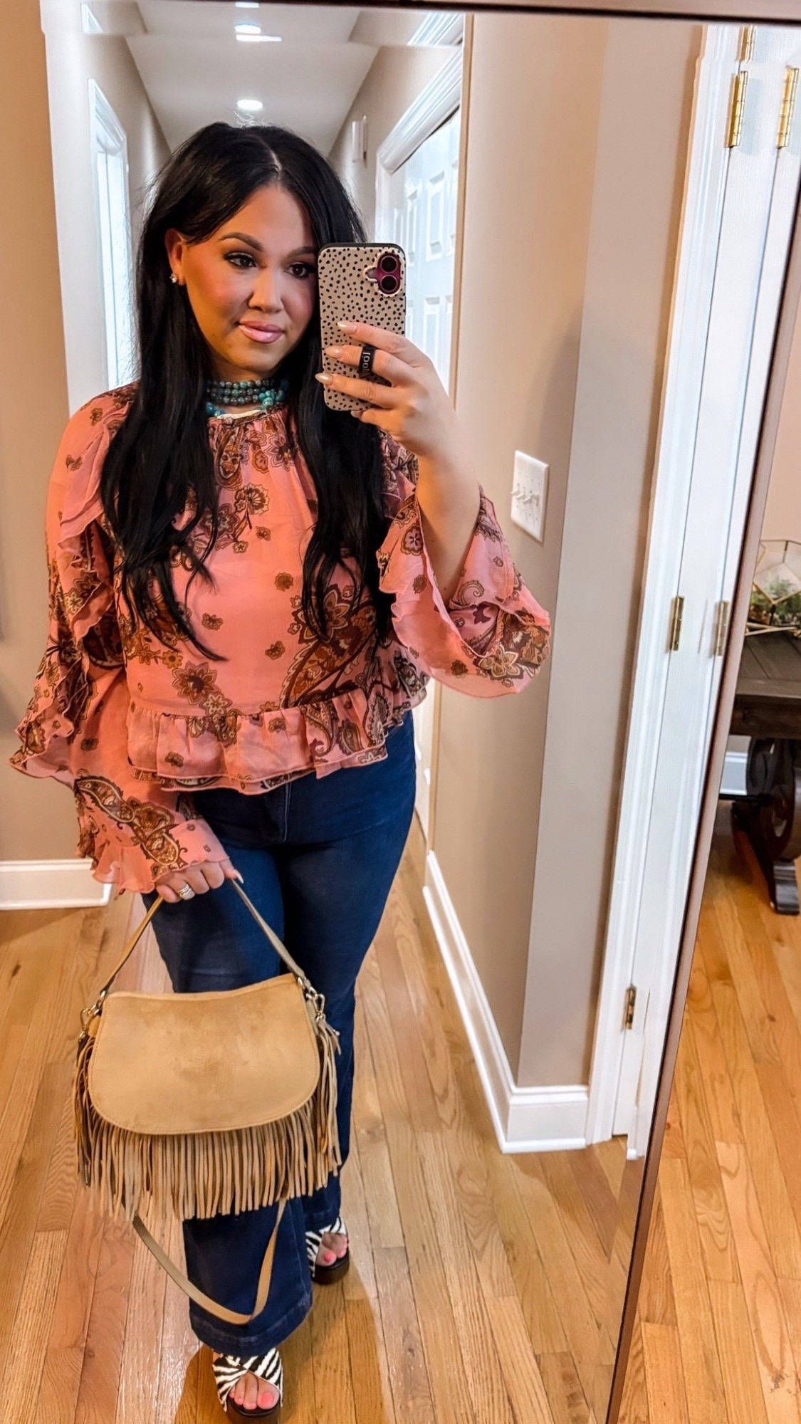 I’m wearing an xl in the top
Size 16 jeans & love this fringe bag for fall🍁🍂🎃

#LTKgrwm #LTKootd #LTKMidsize