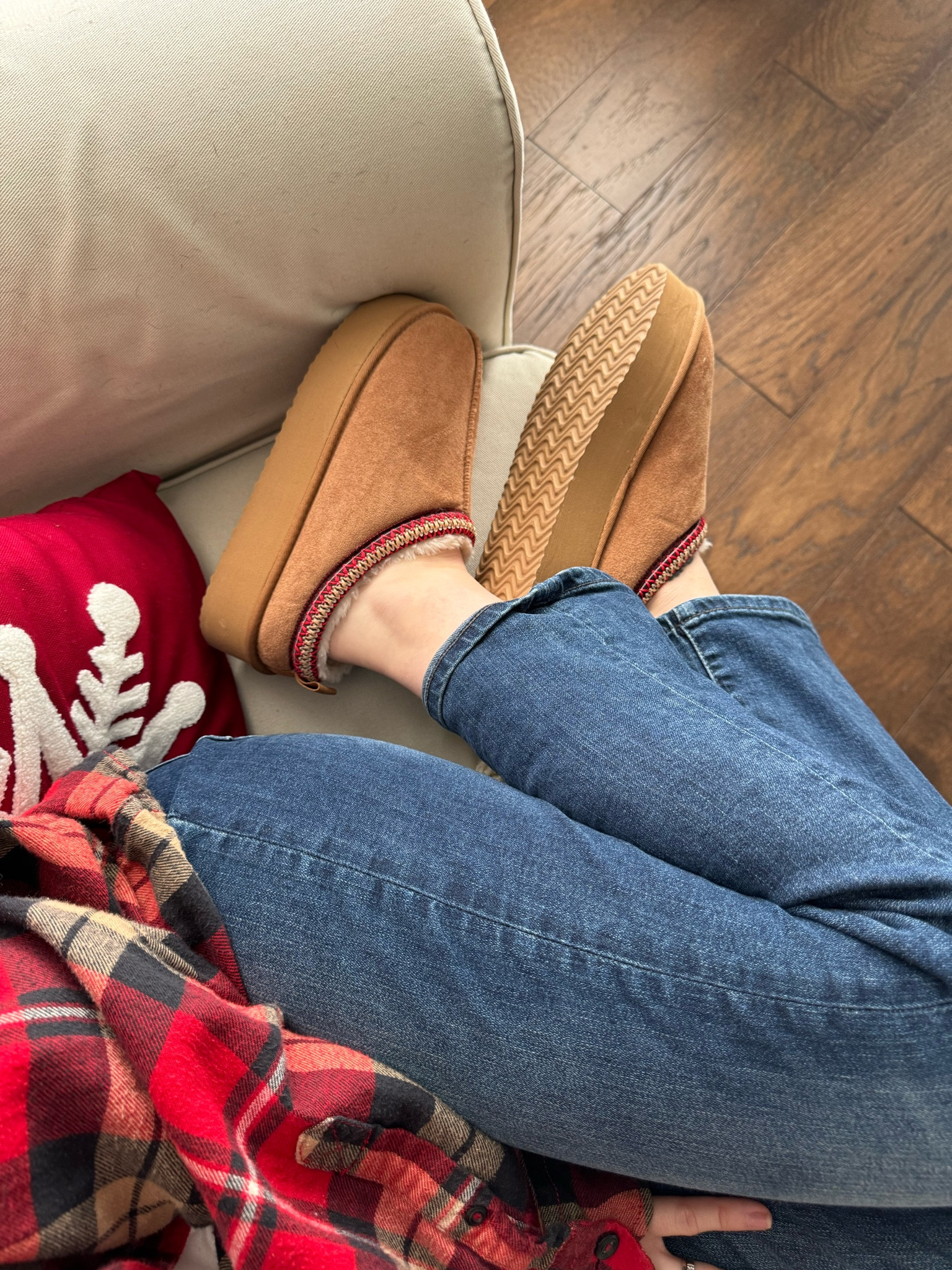 Dupe Ugg slippers! ✨🎁♥️ gifts for her, teen gifts, gift ideas, Amazon finds, slippers, winter fashion 

#LTKGiftGuide #LTKStyleTip #LTKShoeCrush