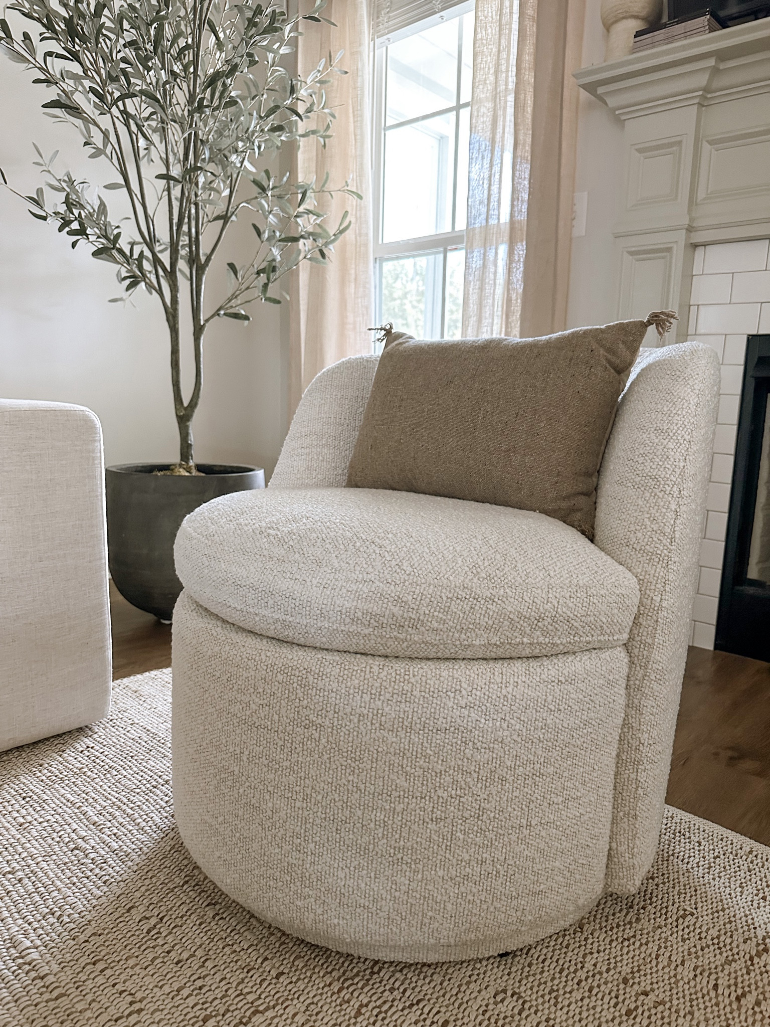 Accent chair
Swivel chair
Boucle swivel chair
Boucle accent chair 
Boucle chair 
Lumbar pillow 

#LTKhome