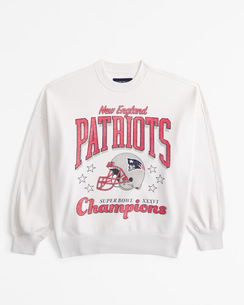 Abercrombie & Fitch Women's New England Patriots Graphic Oversized Sunday Crew in Cream - Size S | Abercrombie & Fitch (US)