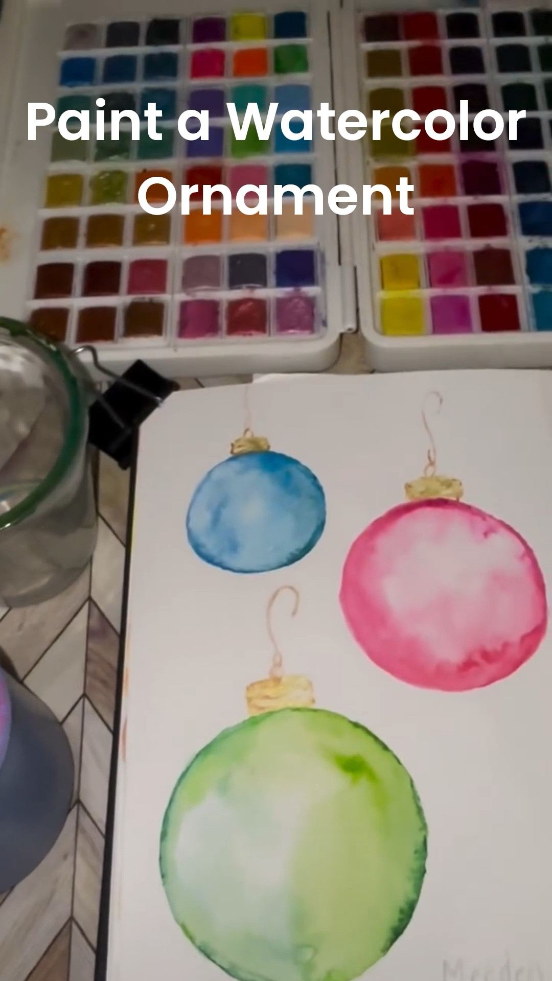 Watercolor ornament hack for fun easy circles, this took 15 minutes while watching TV #watercolor #christmas #greetingcards #gifttags #tutorial #diyart #watercolortutorial @chelseyfreyta @fluffypigeon_art @melanyguzmanvelderrain @thelavishbrush @the_playschool_artist