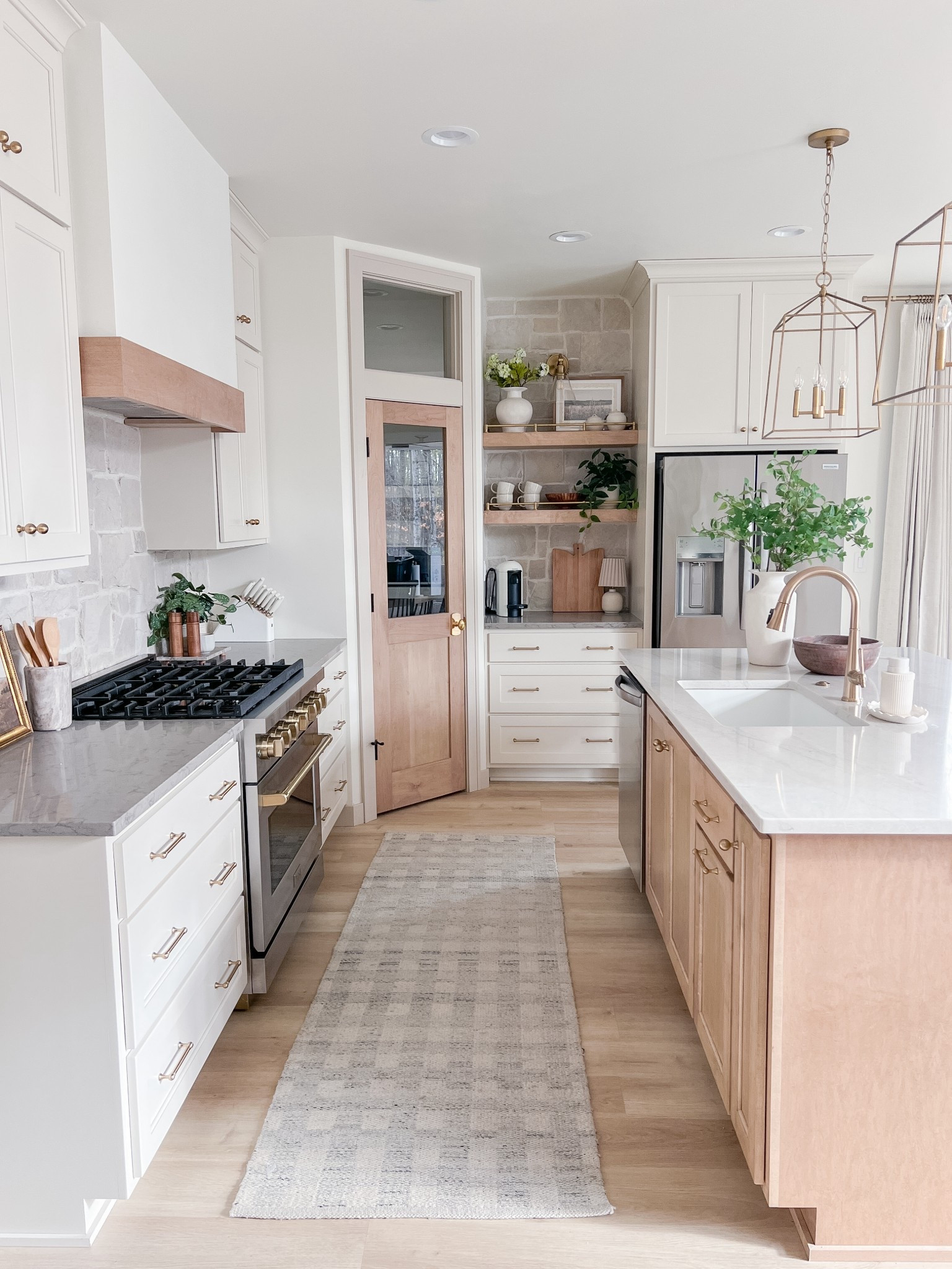 Cottage kitchen links! 

Kitchen design 
Kitchen decor 
Kitchen runner 
Stone backsplash 