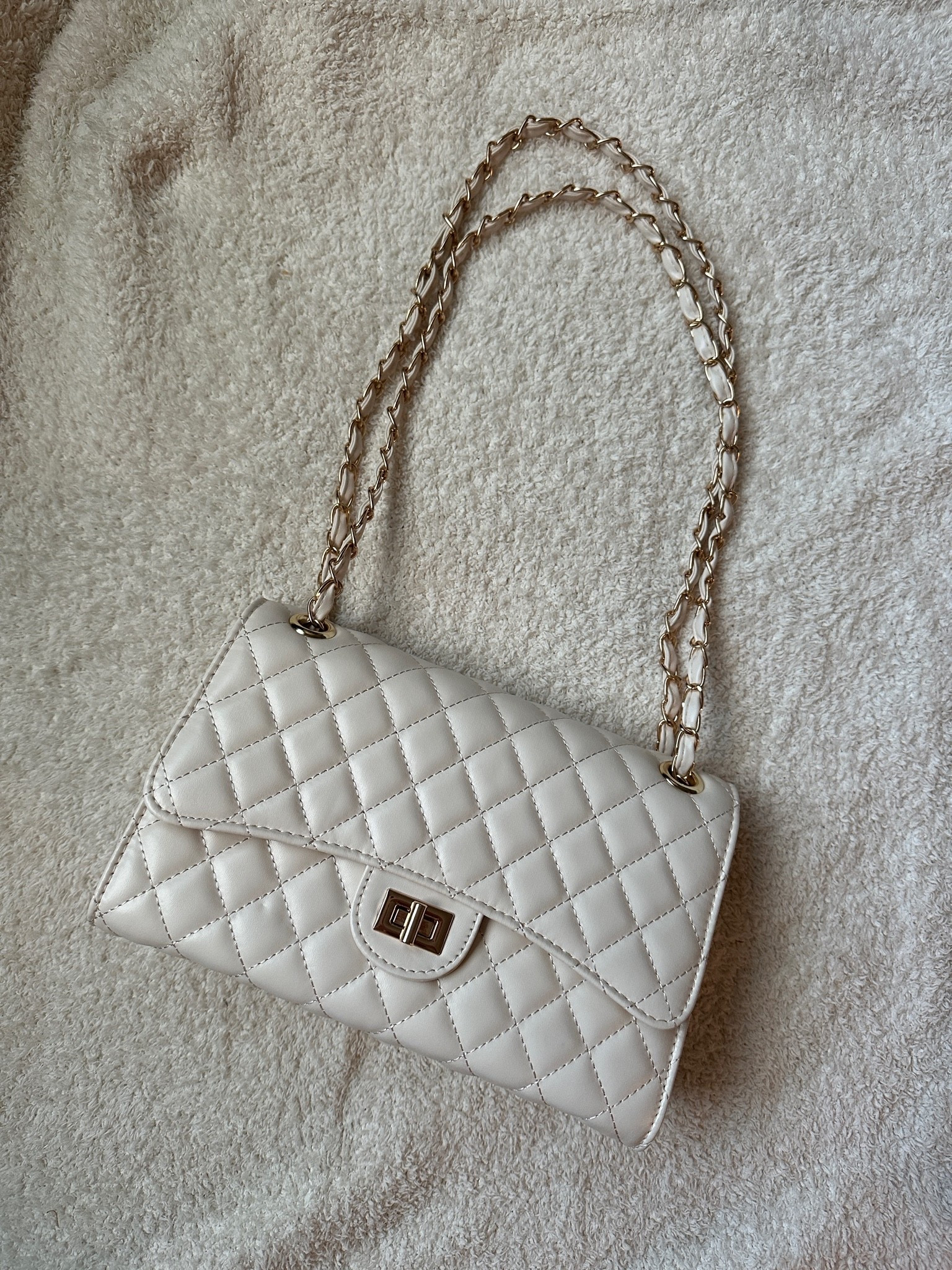 amazon designer bag lookalike under $25 // perfect fall bag! 🤍🤎

#LTKSaleAlert #LTKootd #LTKSeasonal