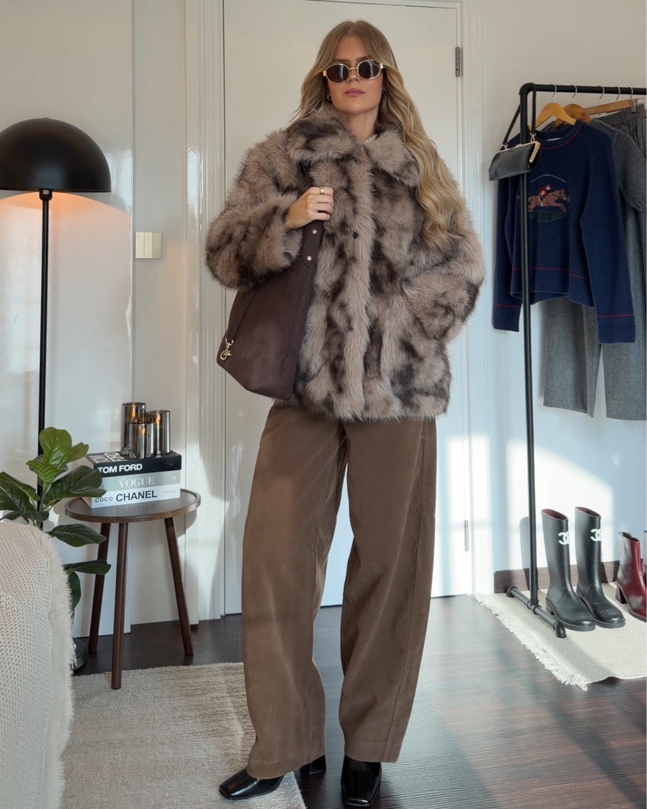 ASOS HAUL OUTFIT 3 🧸🍂
- brown suede pants : size EU34
- knit top: size XS
- faux fur jacket: size XS
- boots: true to size
